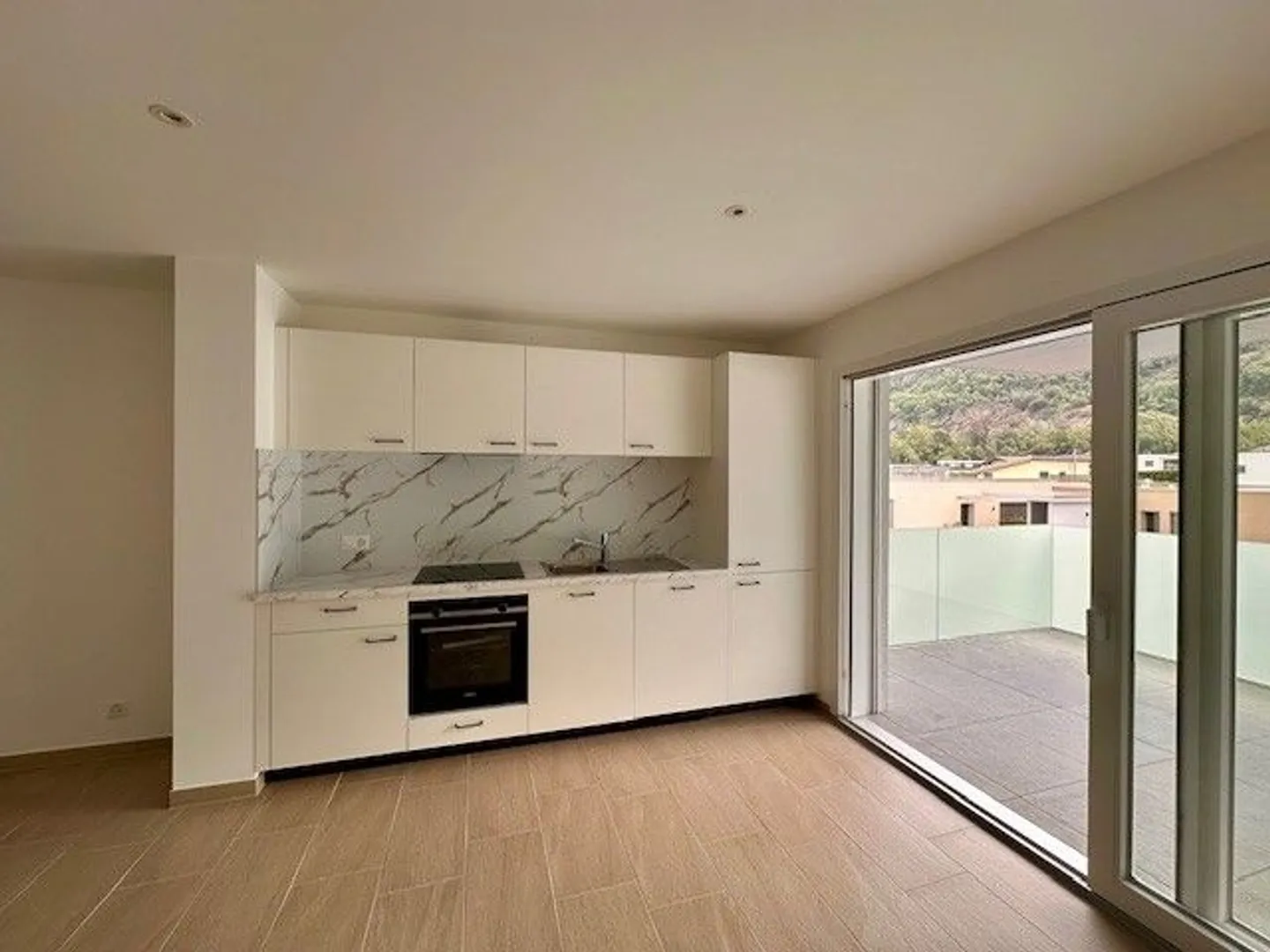 Wunderschöne neue Wohnung im 2. Stock mit 2,5 Zimmern in Aproz (Sion) - Foto 1 von 13
