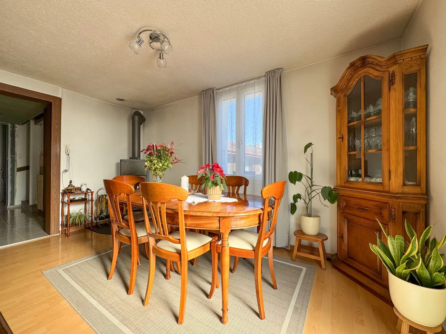 Individual Villa with 4.5 Rooms and Large Garden - Photo 4 of 13