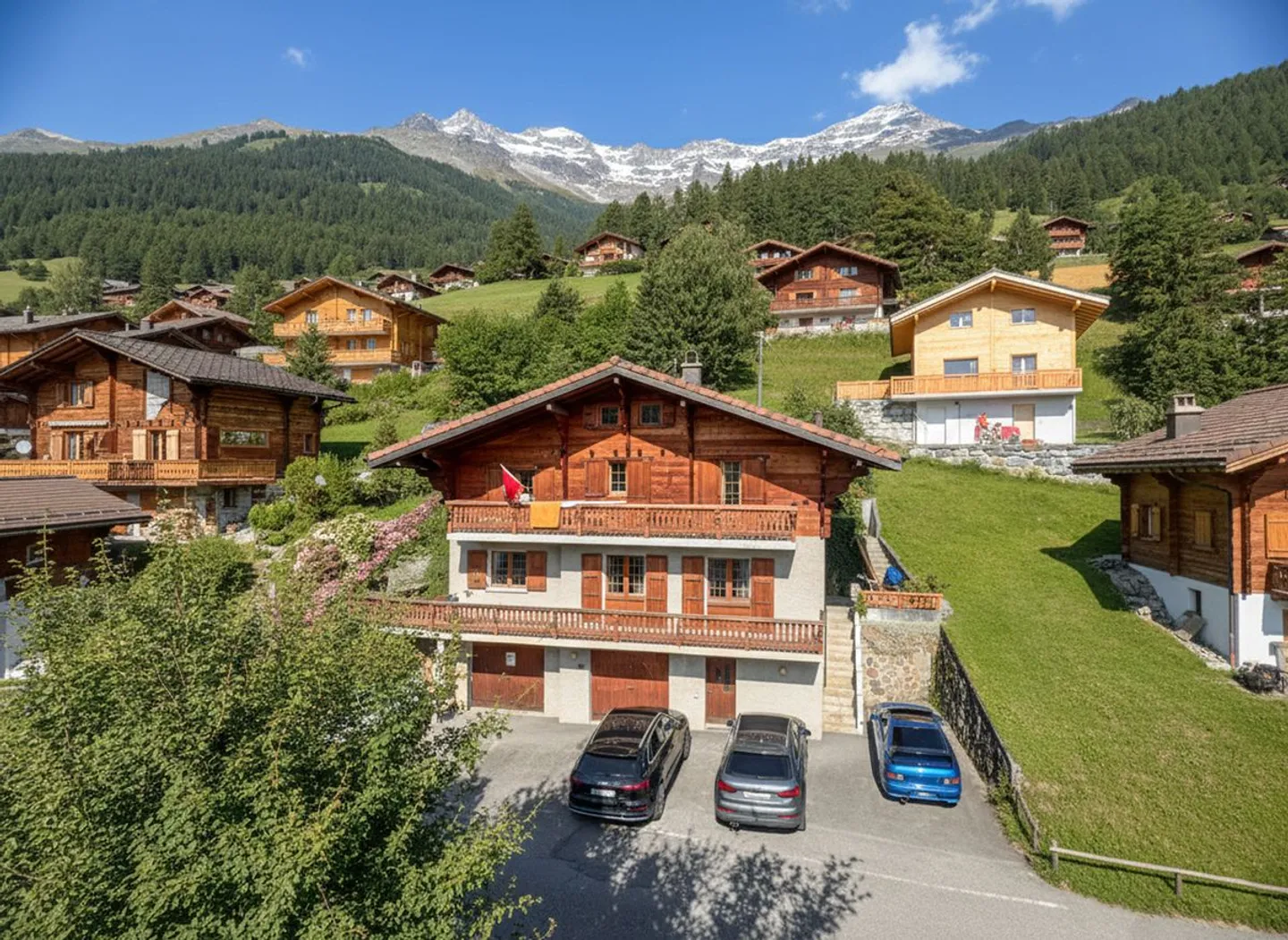 Peaceful Haven Under the Roofs: Charming 3.5 Room Attic with Panoramic View - Photo 2 of 11