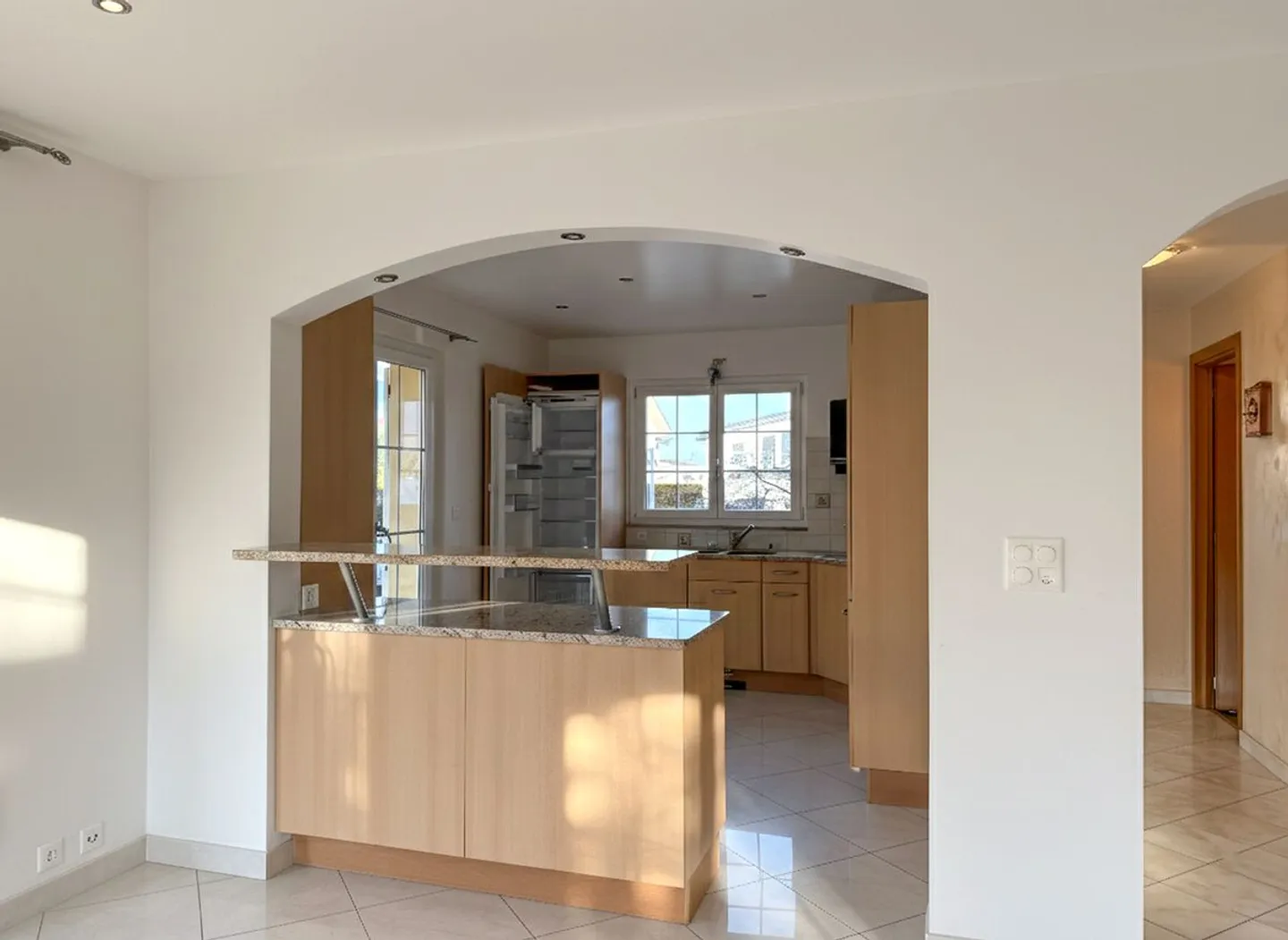 Wunderschönes Reihenhaus mit 4,5 Zimmern, privatem Garten und Kamin. - Foto 2 von 13