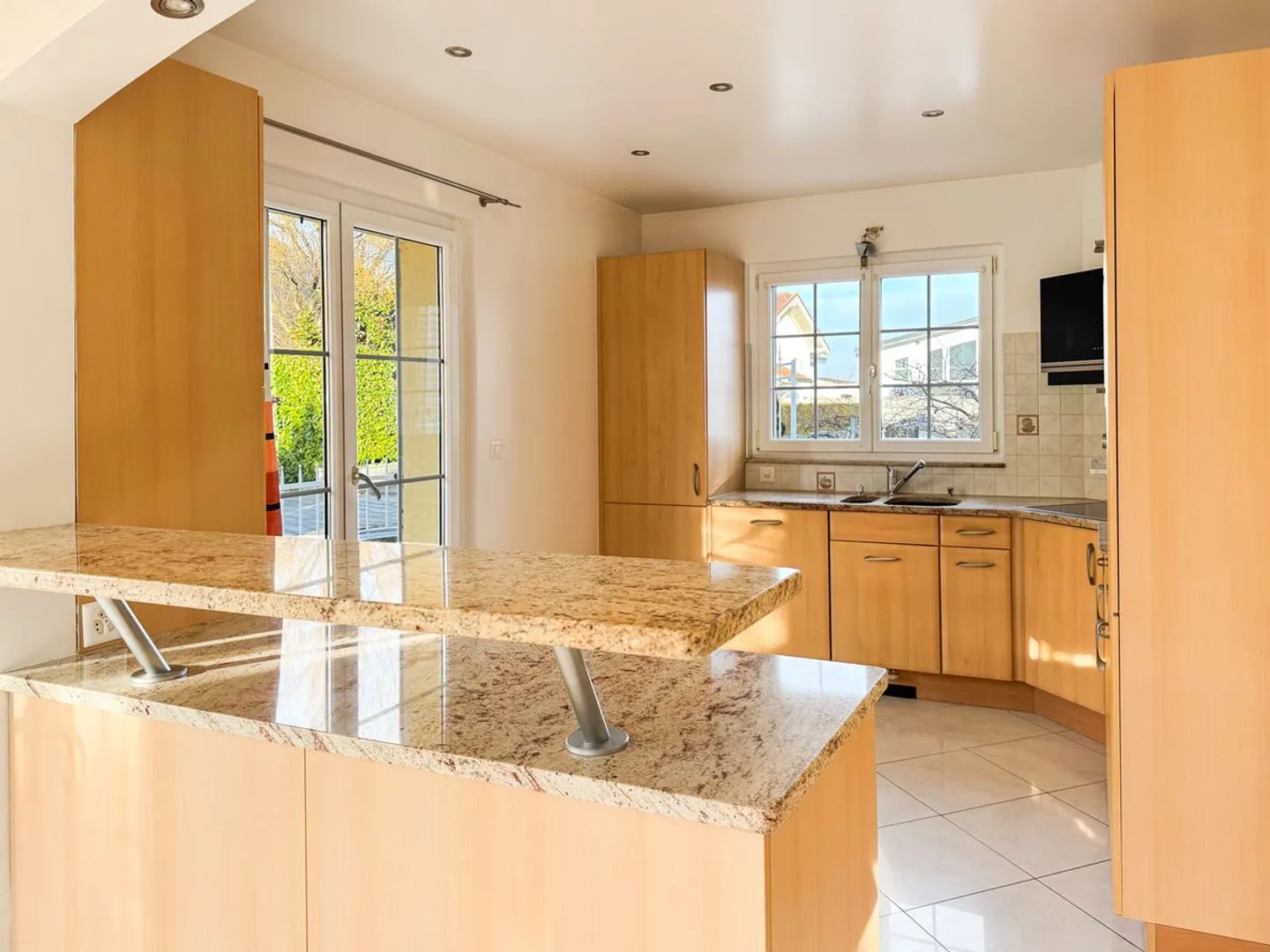 Wunderschönes Reihenhaus mit 4,5 Zimmern, privatem Garten und Kamin. - Foto 3 von 13