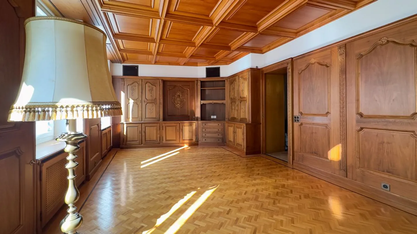Edificio che comprende una macelleria, una sala funzioni, un grande duplex e 6 camere con lavabo. - Foto 10 di 13
