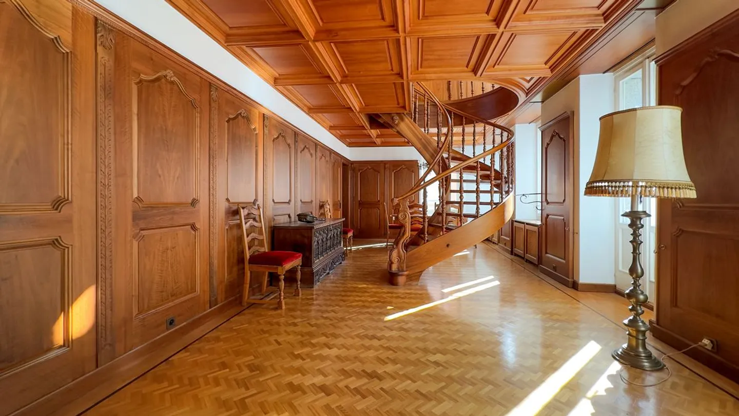 Edificio che comprende una macelleria, una sala funzioni, un grande duplex e 6 camere con lavabo. - Foto 12 di 13