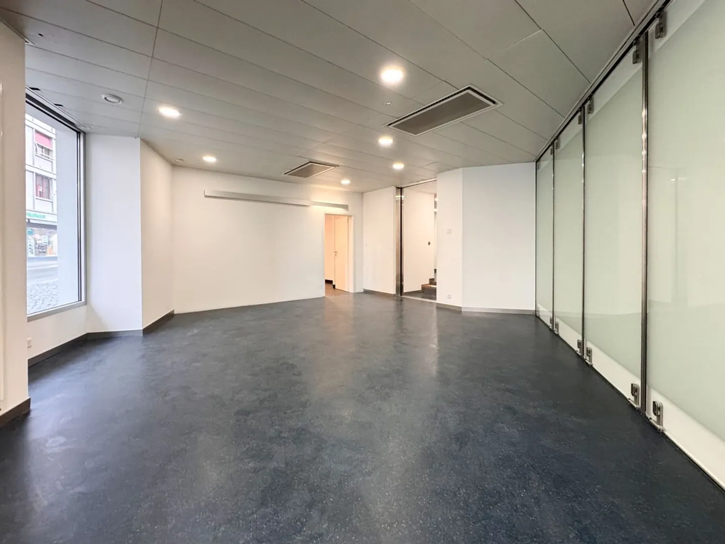 Edificio commerciale idealmente situato nel centro di Monthey. - Foto 4 di 11