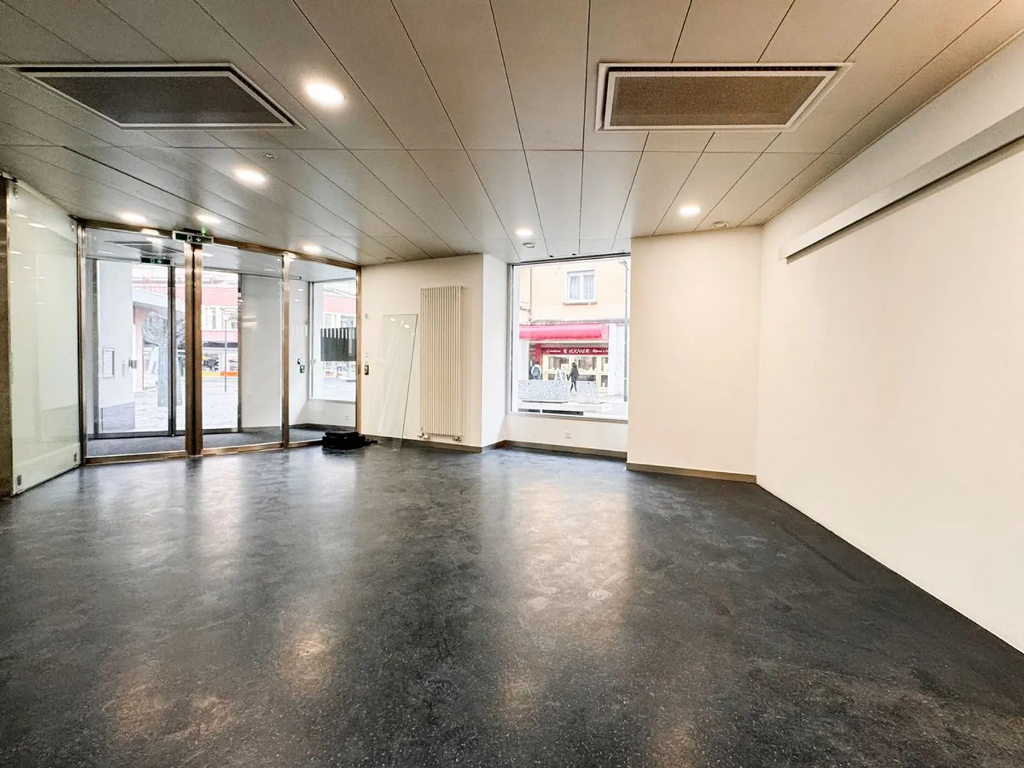 Edificio commerciale idealmente situato nel centro di Monthey. - Foto 5 di 11