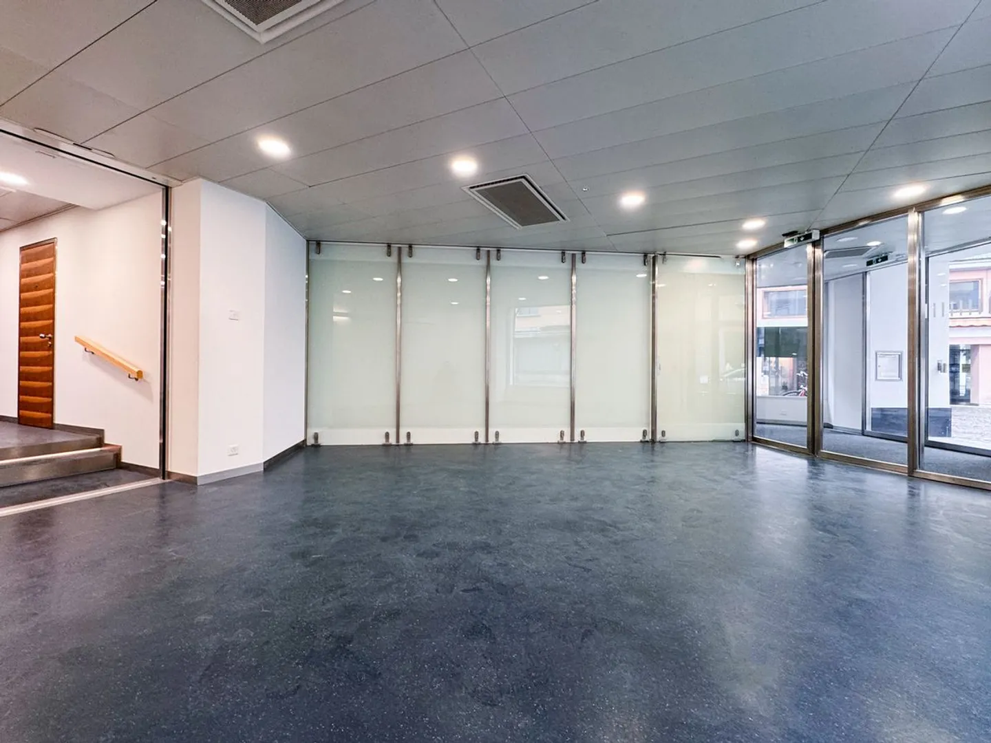 Edificio commerciale idealmente situato nel centro di Monthey. - Foto 2 di 11