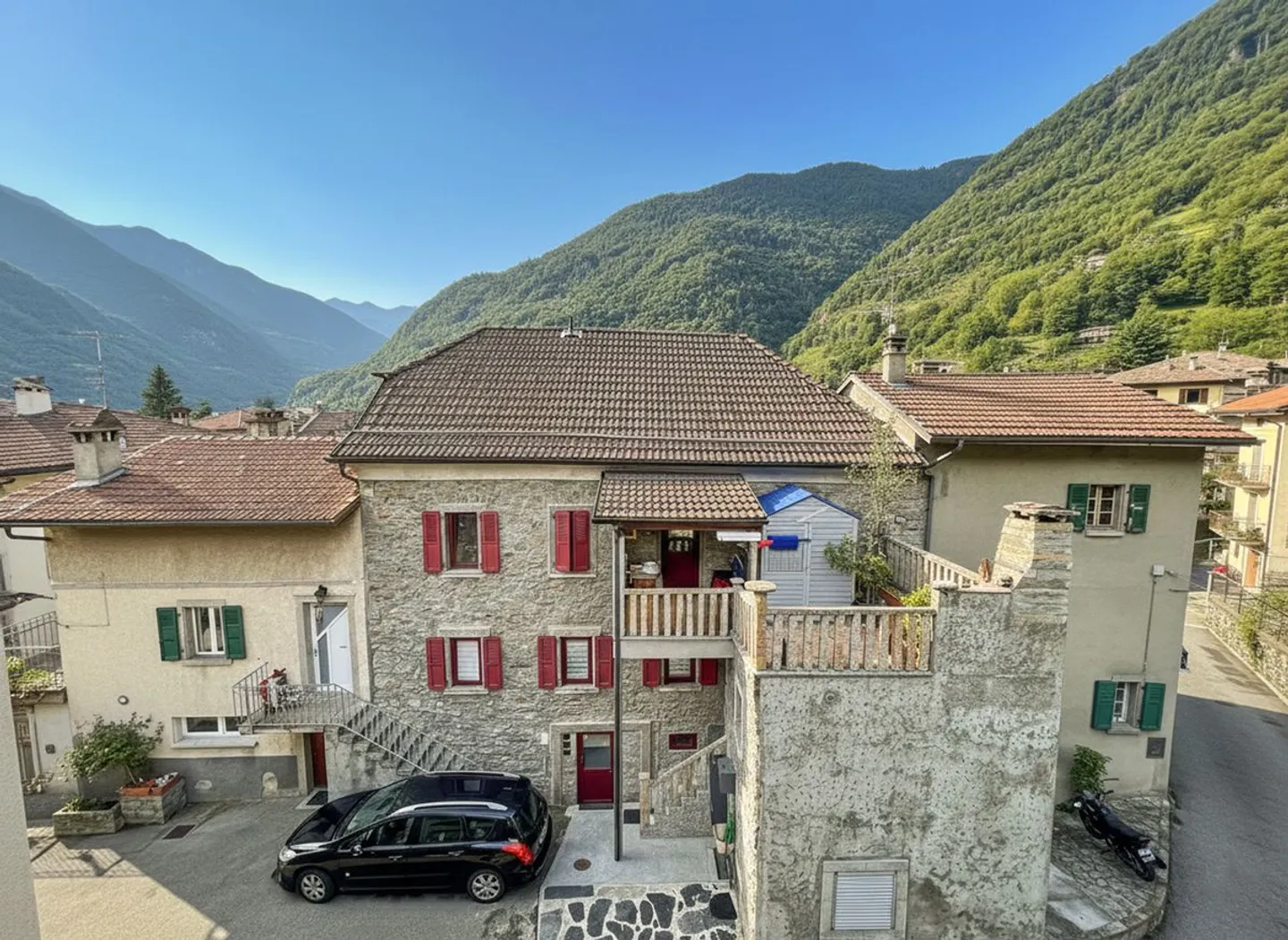 Edificio con 4 appartamenti, di cui 3 affittati, con una rendita lorda del 4,4% e potenziale. (1 senza permesso di abitabilità) - Foto 3 di 13