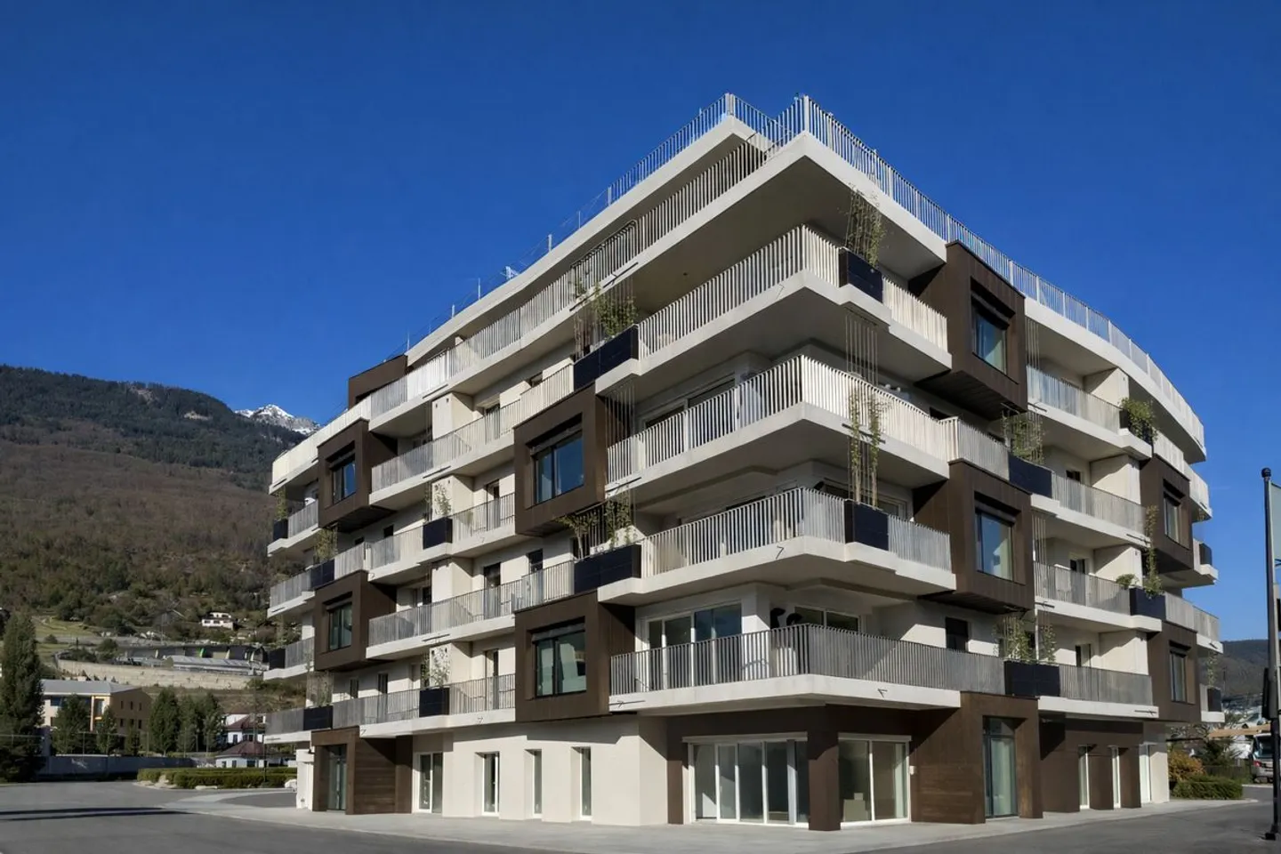 Parking intérieur proche centre Monthey - Photo 2 sur 5