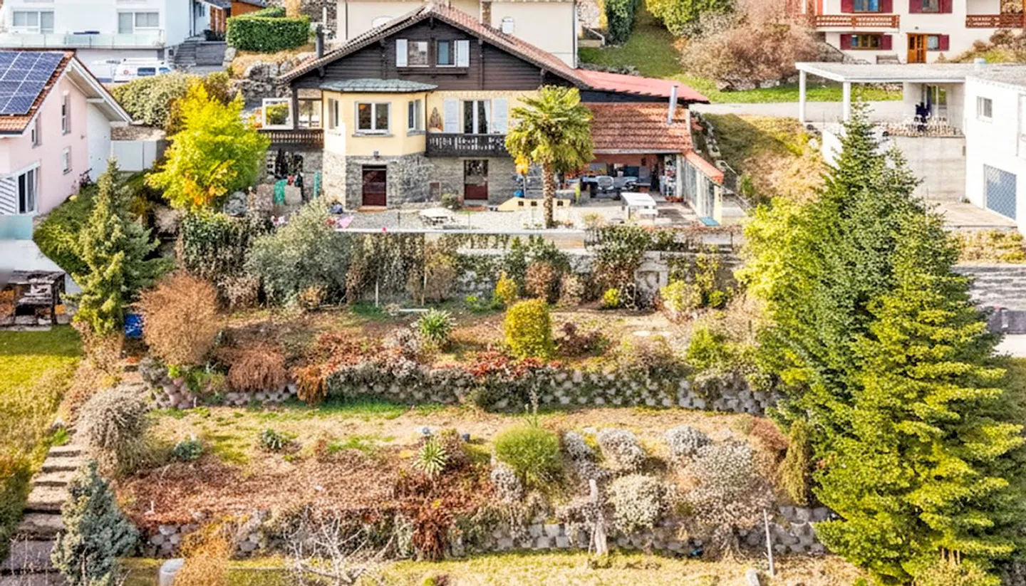 Charming detached house with a magnificent view of the plain and the Dents-du-Midi. - Photo 1 of 13