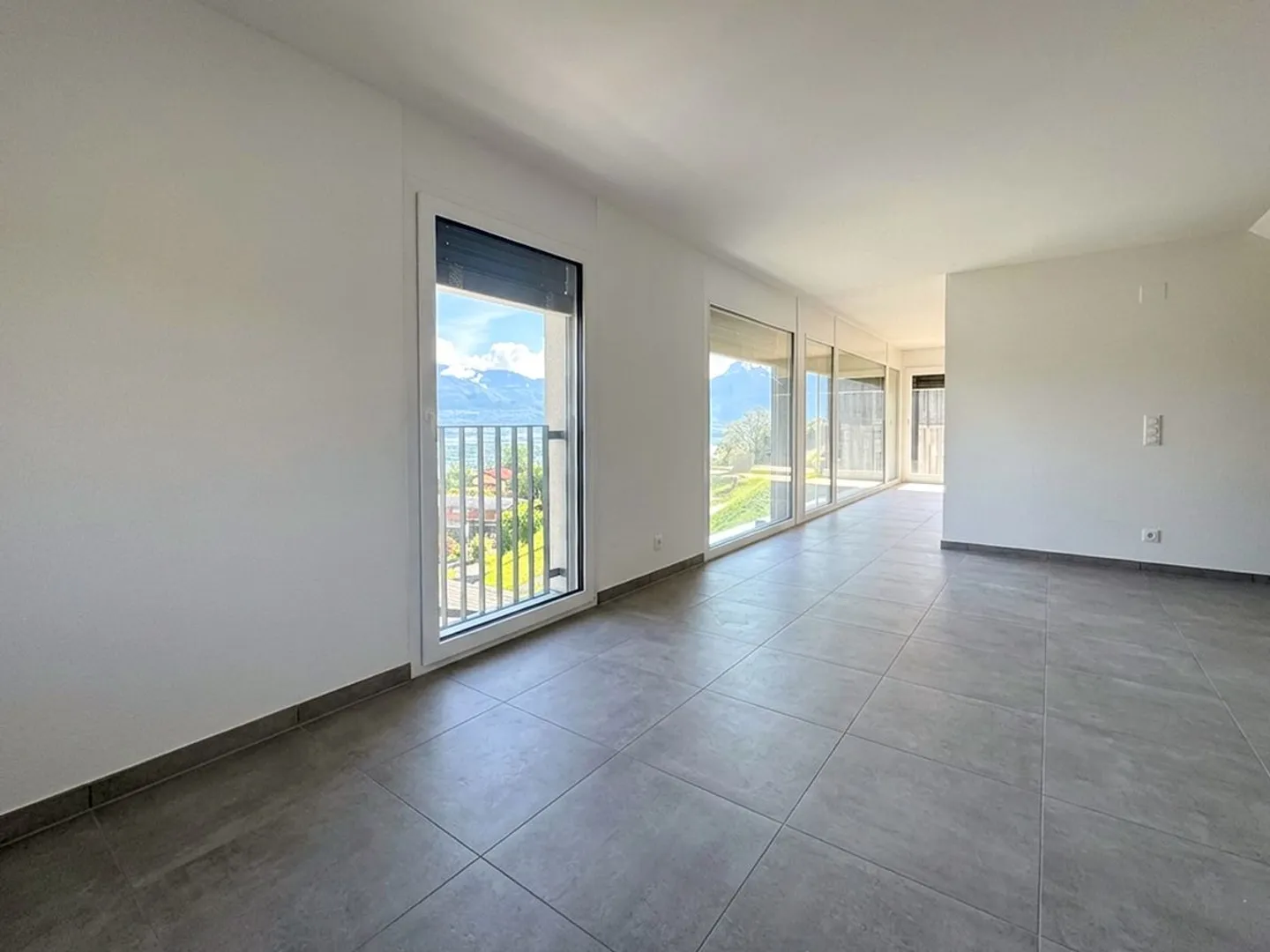 Individual villa with a beautiful view of the plain. - Photo 2 of 13