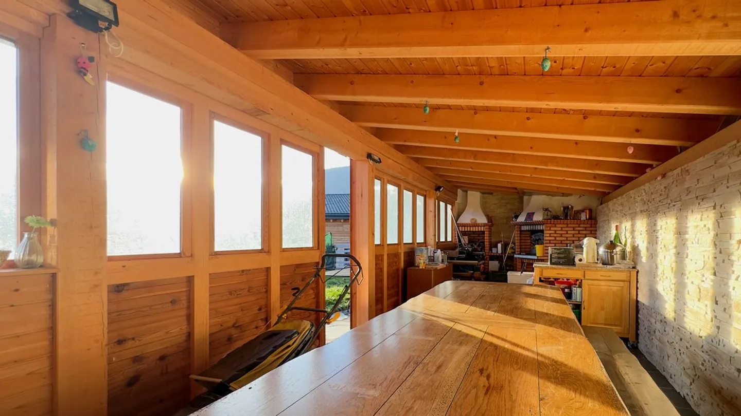 Chalet d'architecte de 4,5 pièces + studio et terrain constructible avec projet et permis de construire pour 2 villas jumelées. - Foto 10 von 13