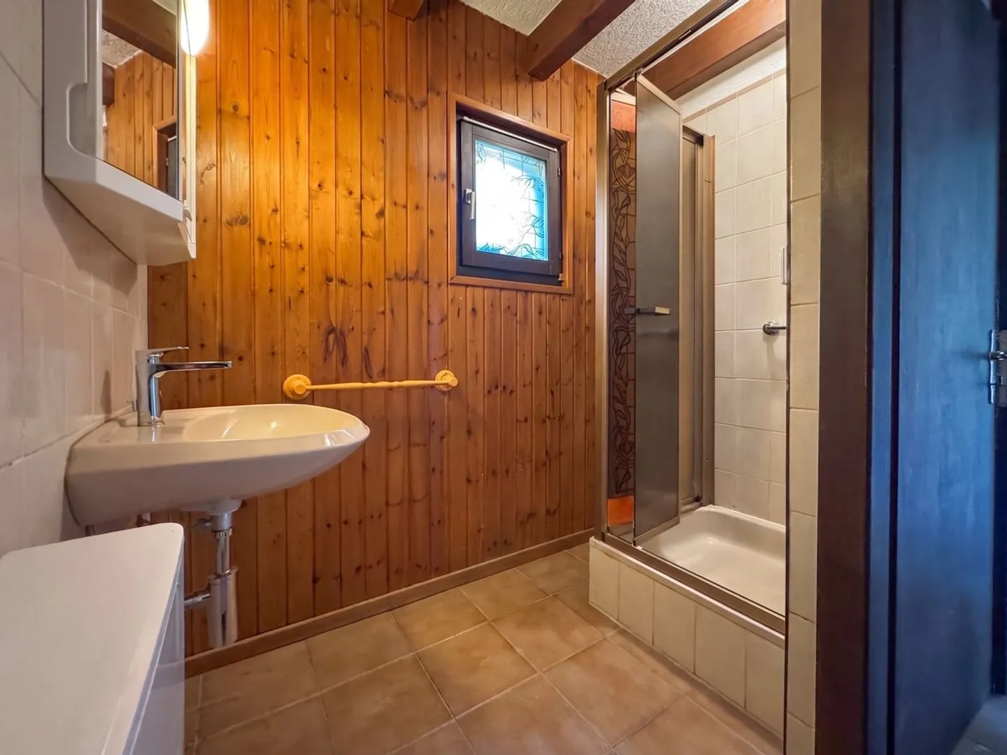 Halb-Chalet 5.5 Zimmer mit Aussicht in Choëx. - Foto 7 von 13