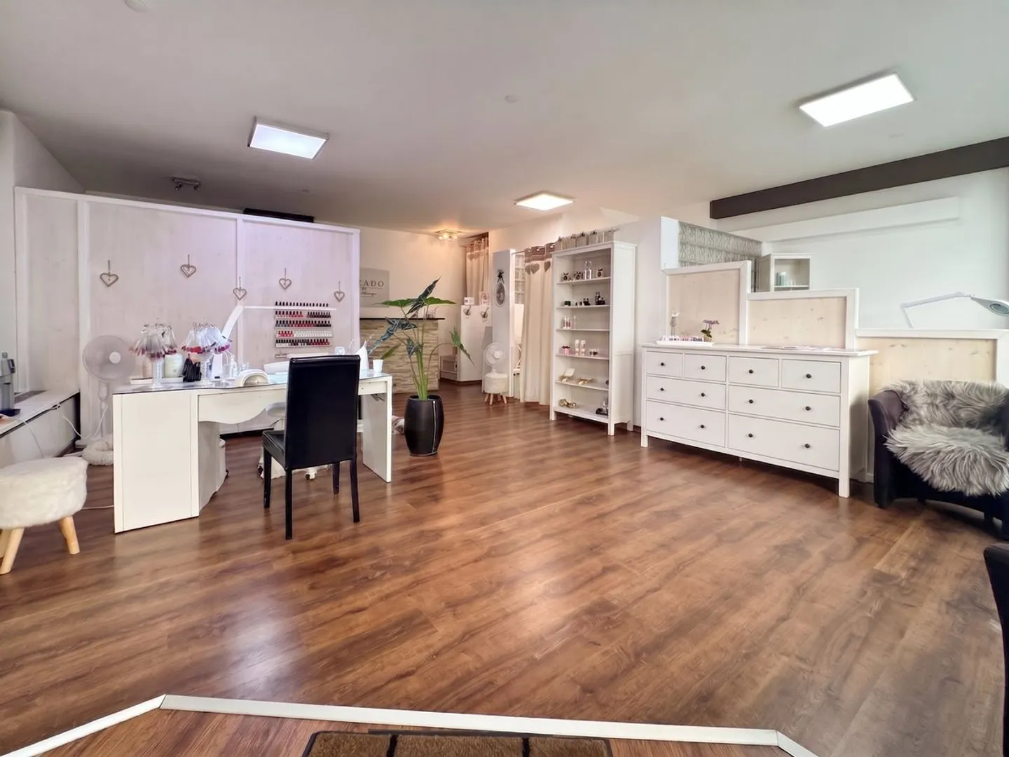 Boutique à vendre avec grande surface à Aigle - Foto 3 von 8