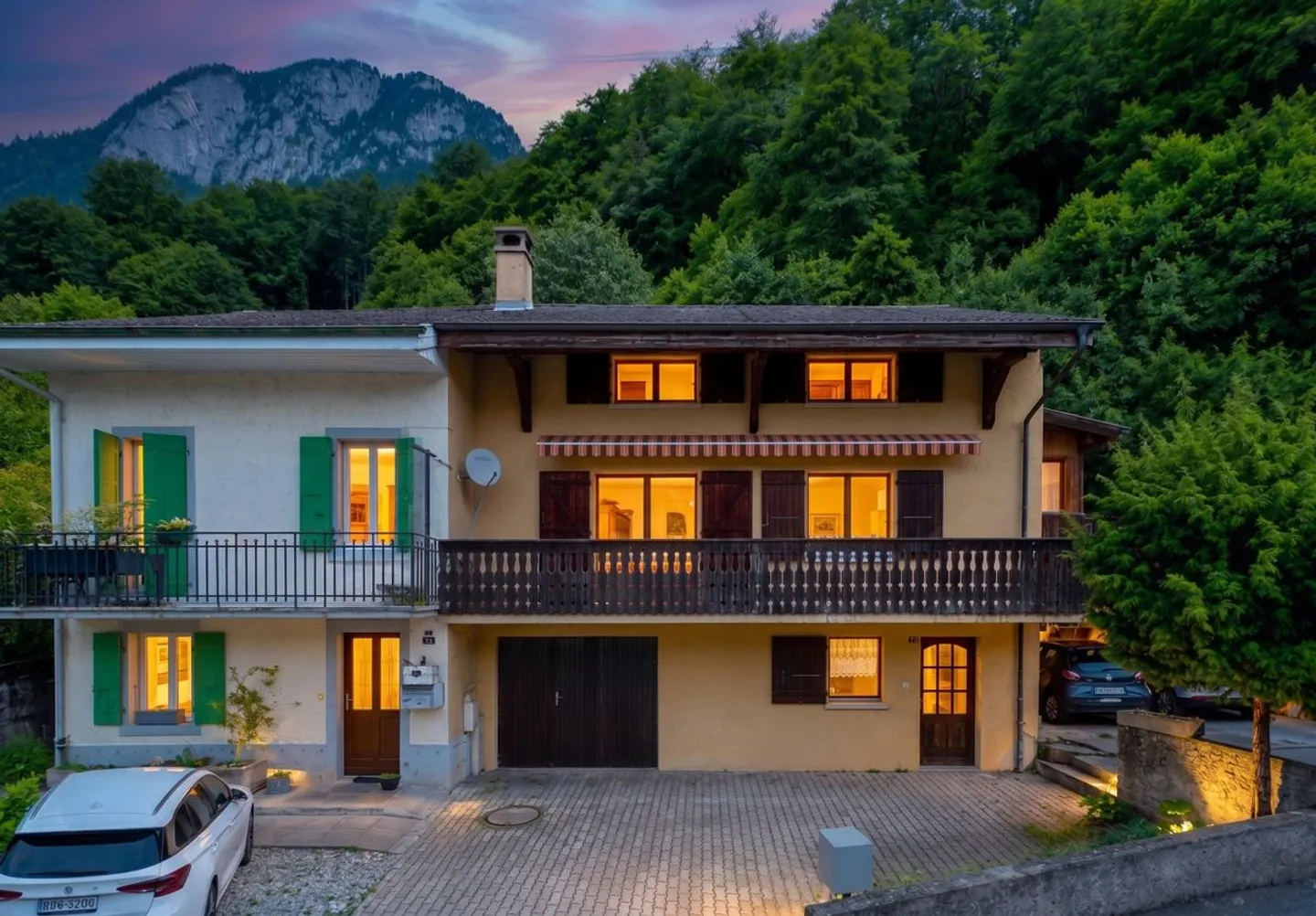 Dorfhaus mit 4,5 Zimmern und Garage zu renovieren! - Foto 1 von 13