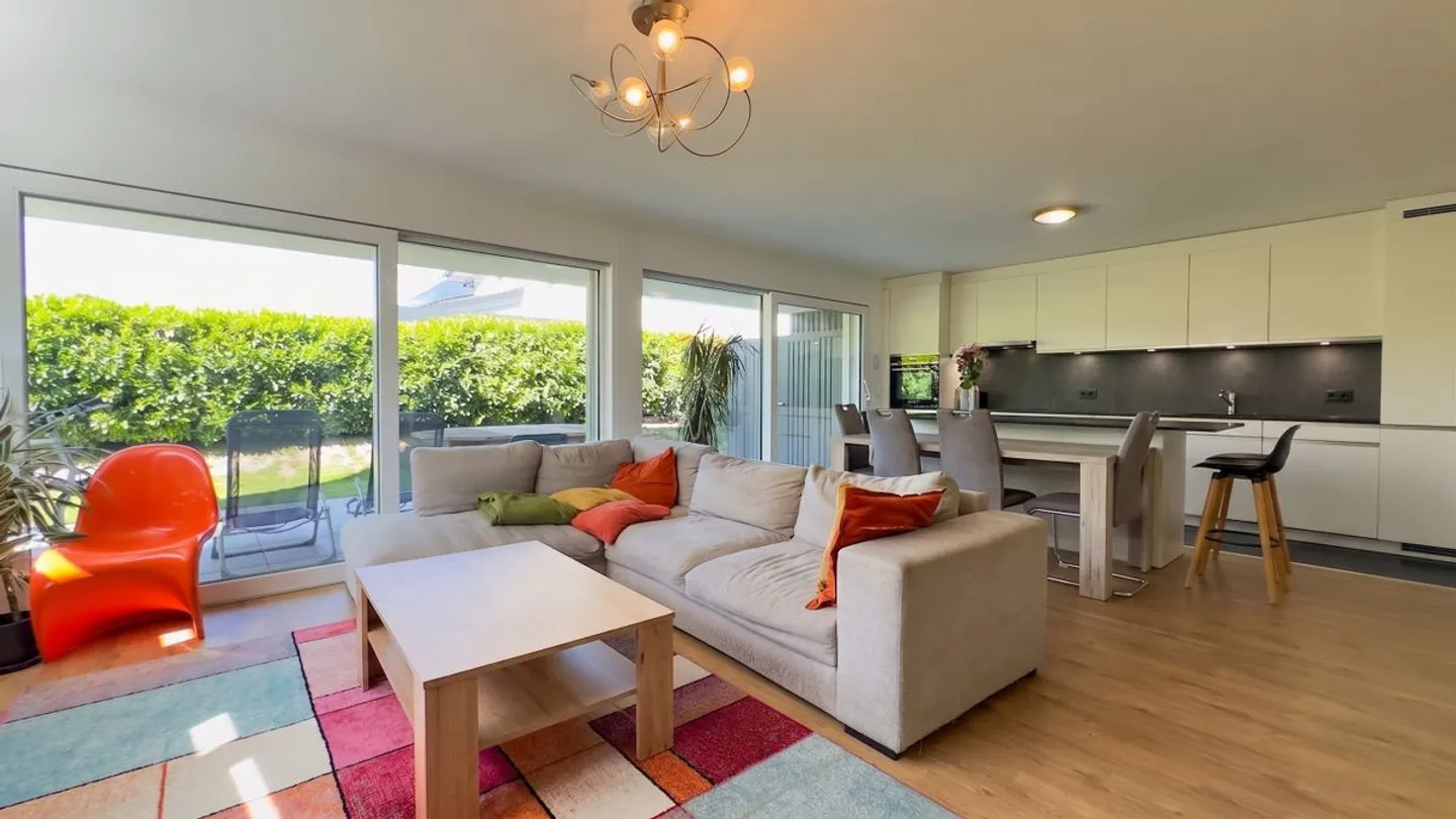 End terrace villa of 5.5 rooms, ideal for a family! - Photo 3 of 13