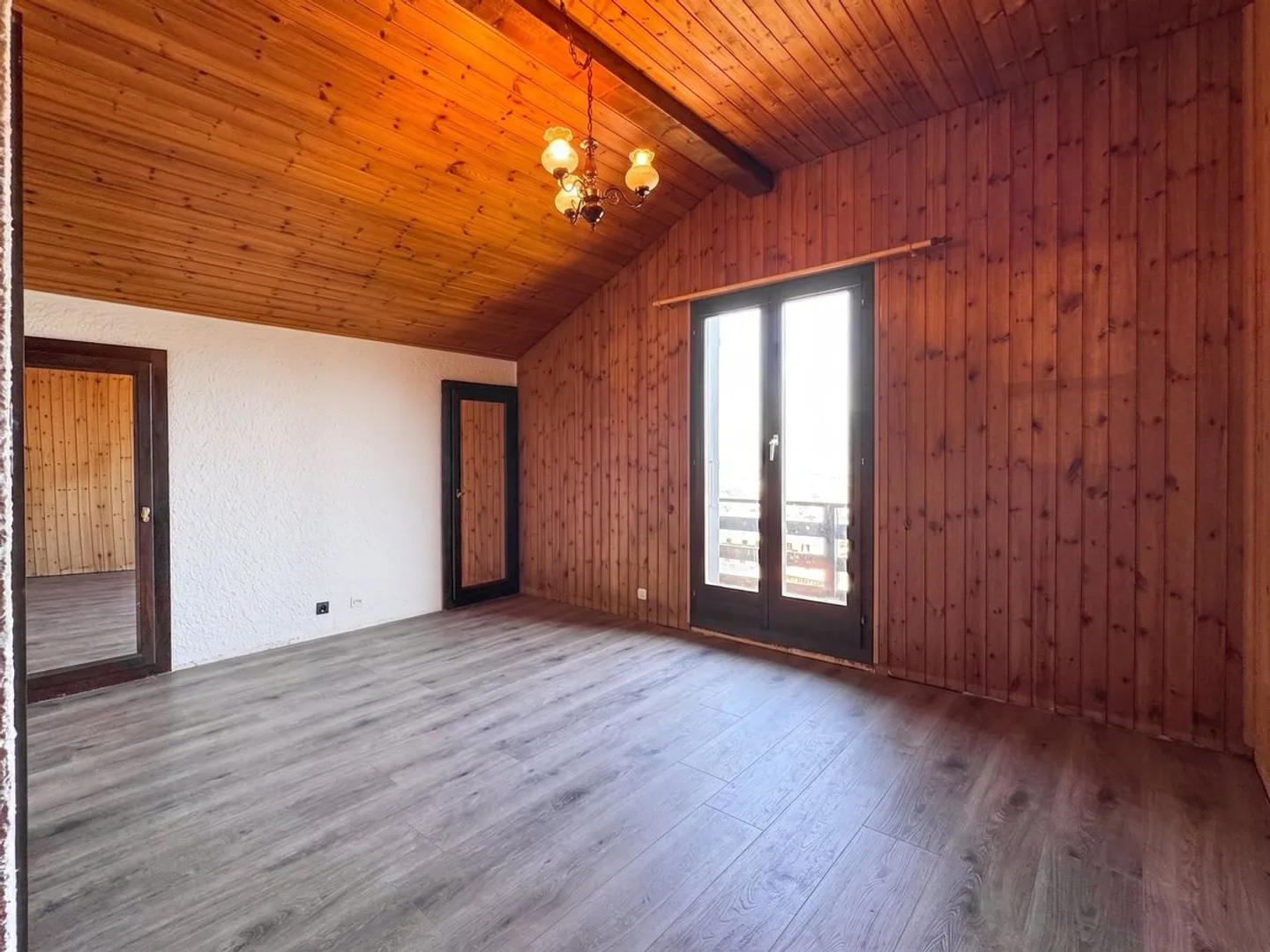 Halb-Chalet 5.5 Zimmer mit Aussicht in Choëx. - Foto 5 von 13