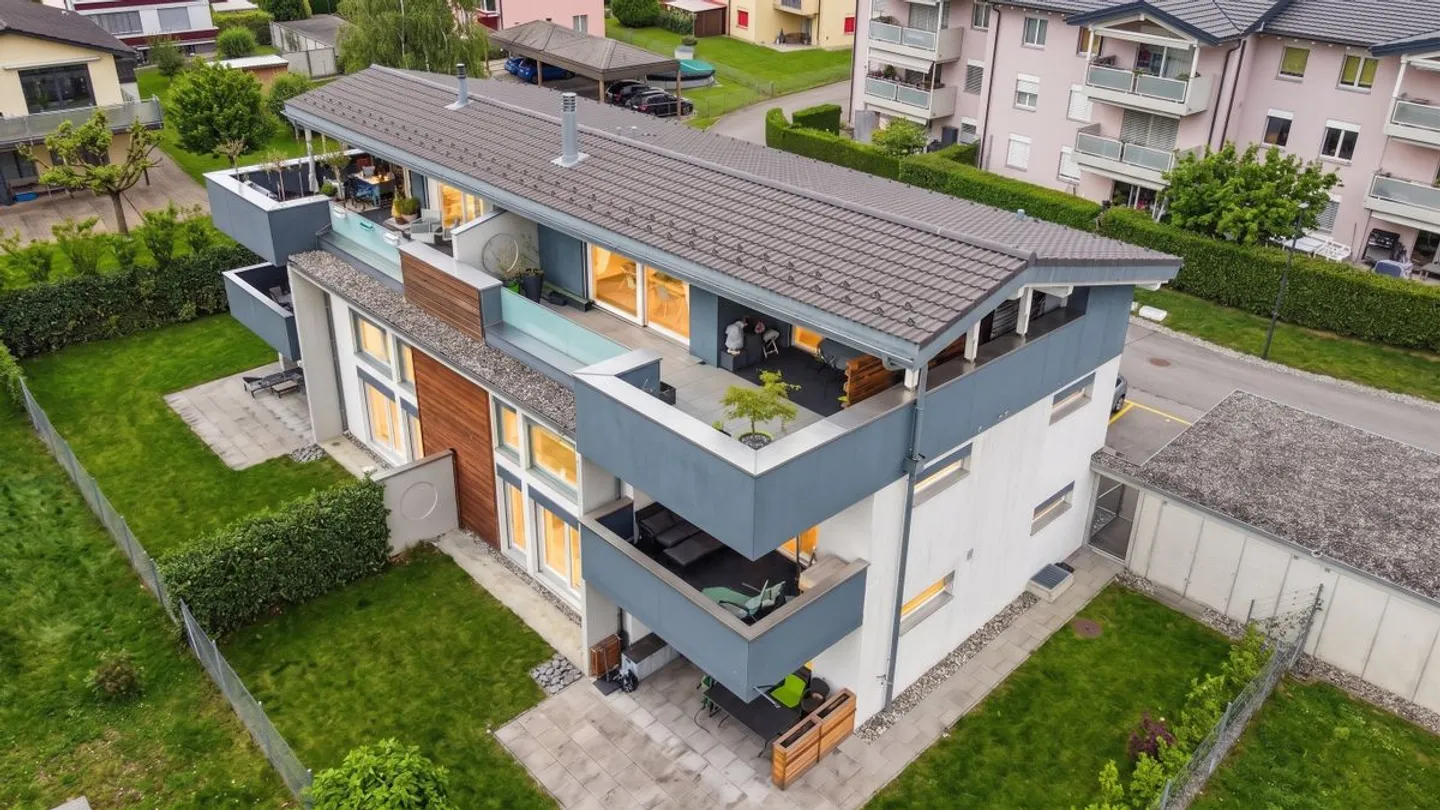 Wunderschöne 5,5-Zimmer-Duplexwohnung im obersten Stock mit sehr großer Terrasse! - Foto 1 von 13