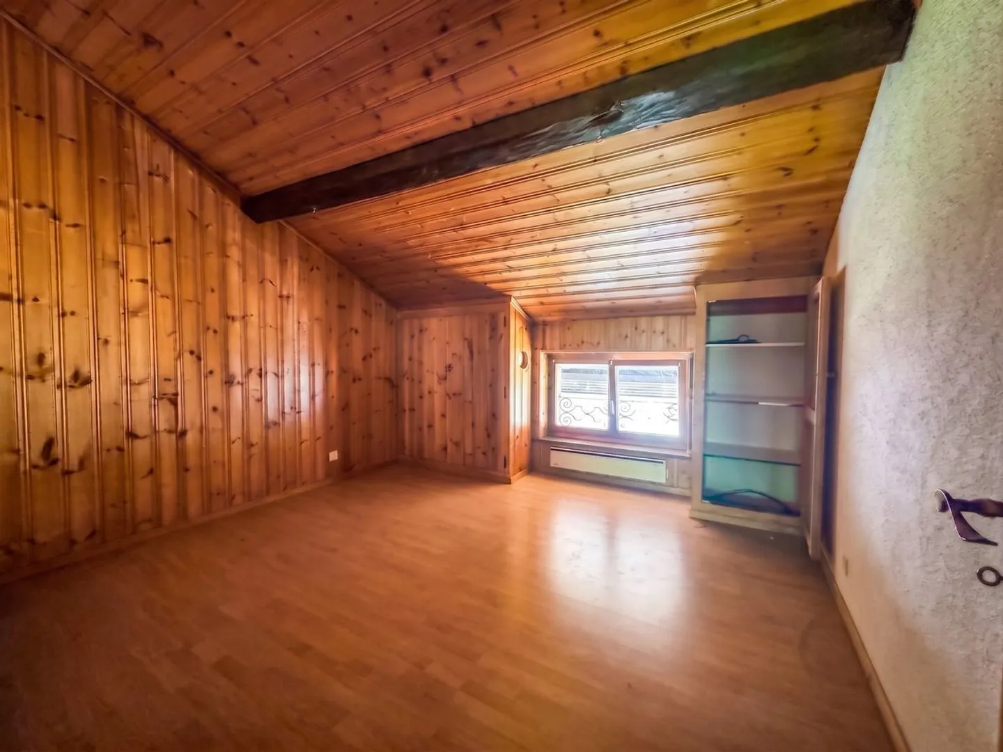 Dorfhaus mit 4,5 Zimmern und Garage zu renovieren! - Foto 9 von 13