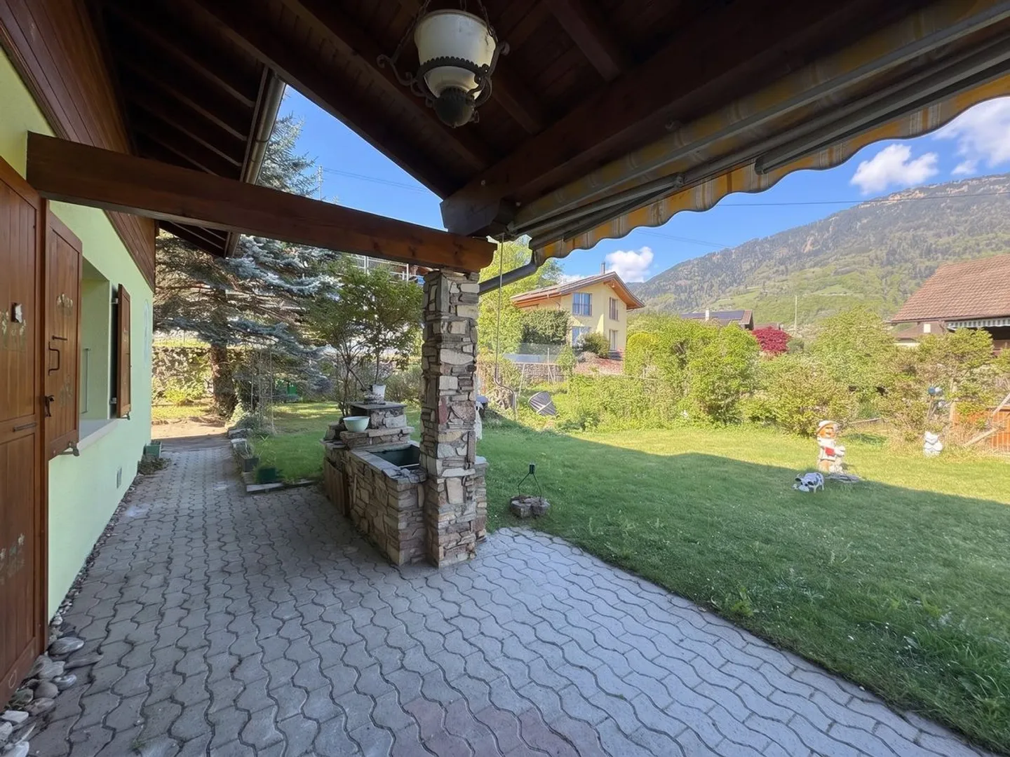 Halb-Chalet 5.5 Zimmer mit Aussicht in Choëx. - Foto 9 von 13