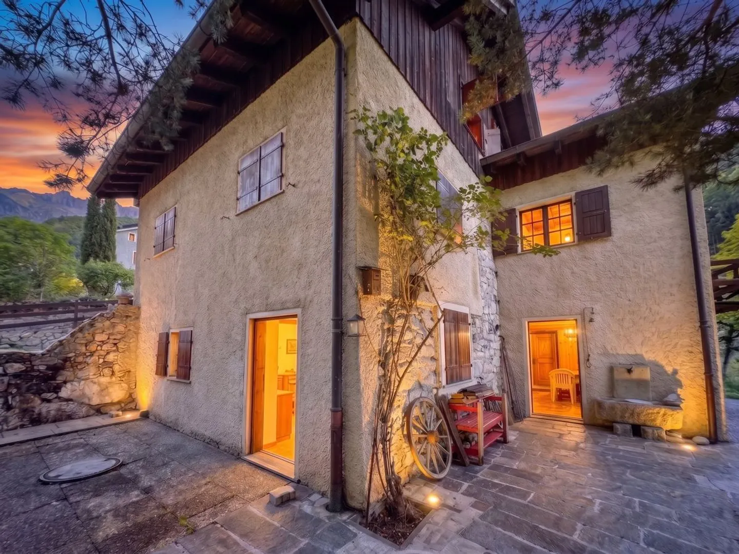 Village house in Villeneuve - Income property with 3 apartments - Photo 2 of 13