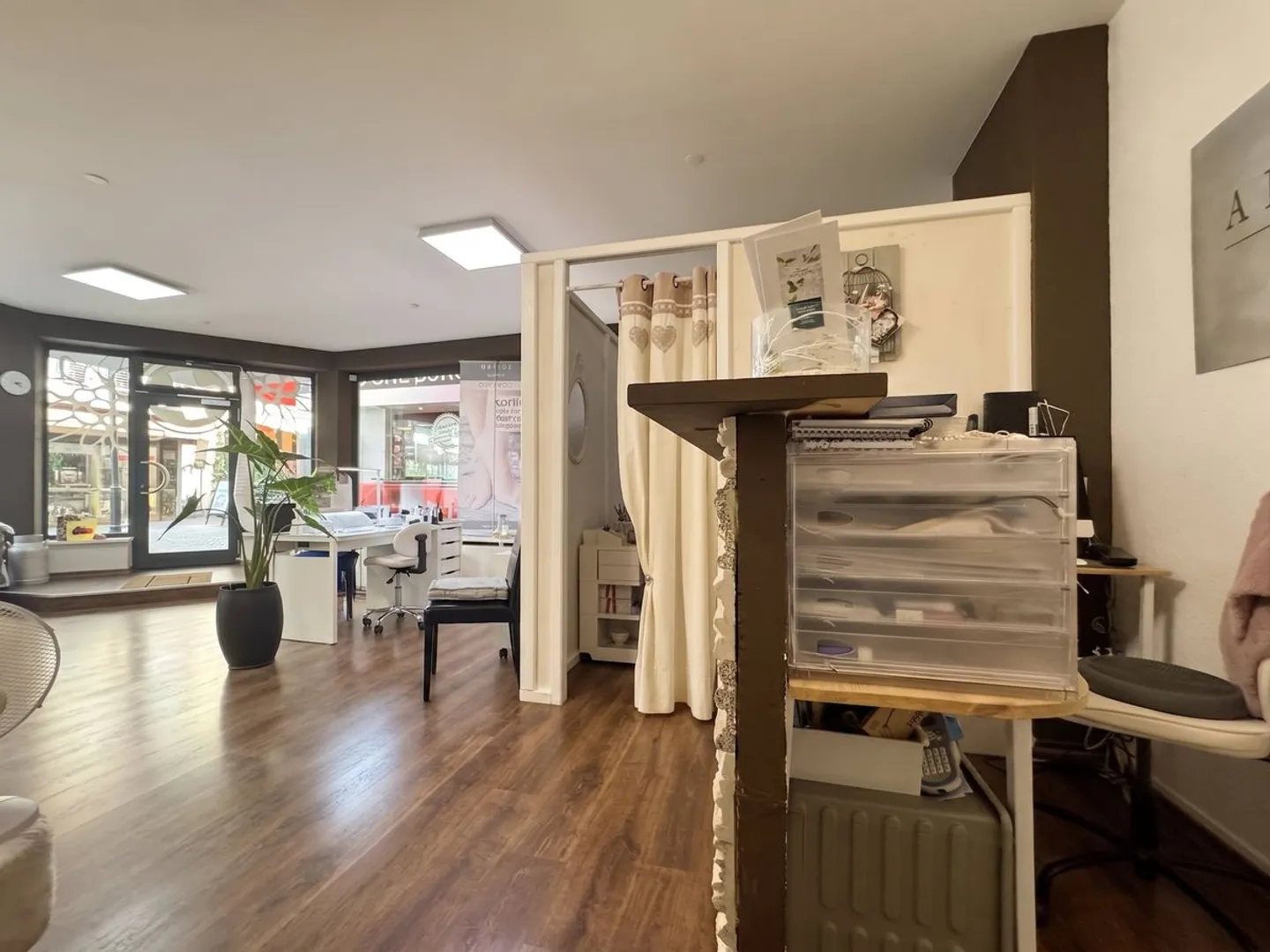 Boutique à vendre avec grande surface à Aigle - Foto 4 von 8