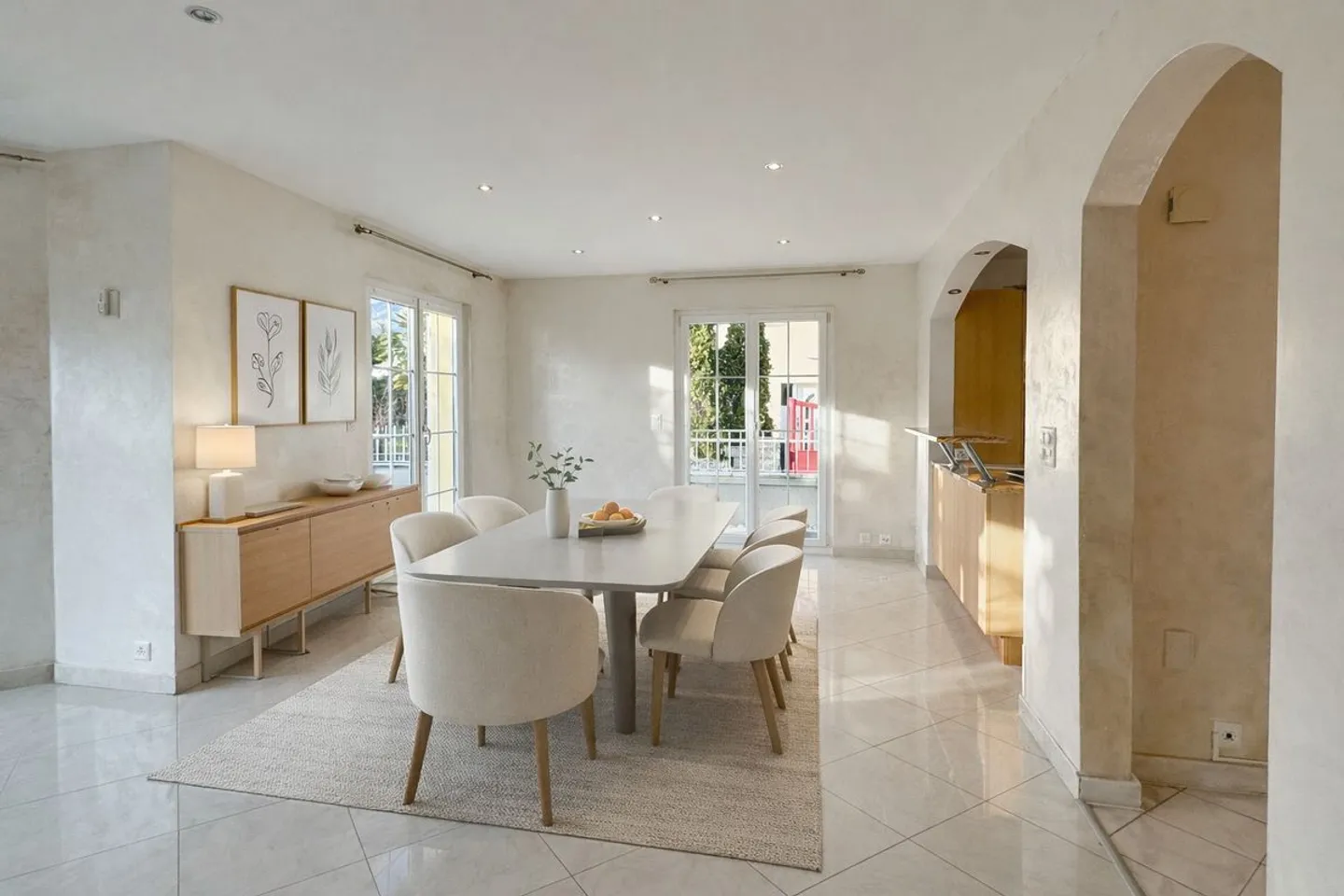 Splendida casa adiacente di 4,5 stanze con giardino privato e camino. - Foto 5 di 13