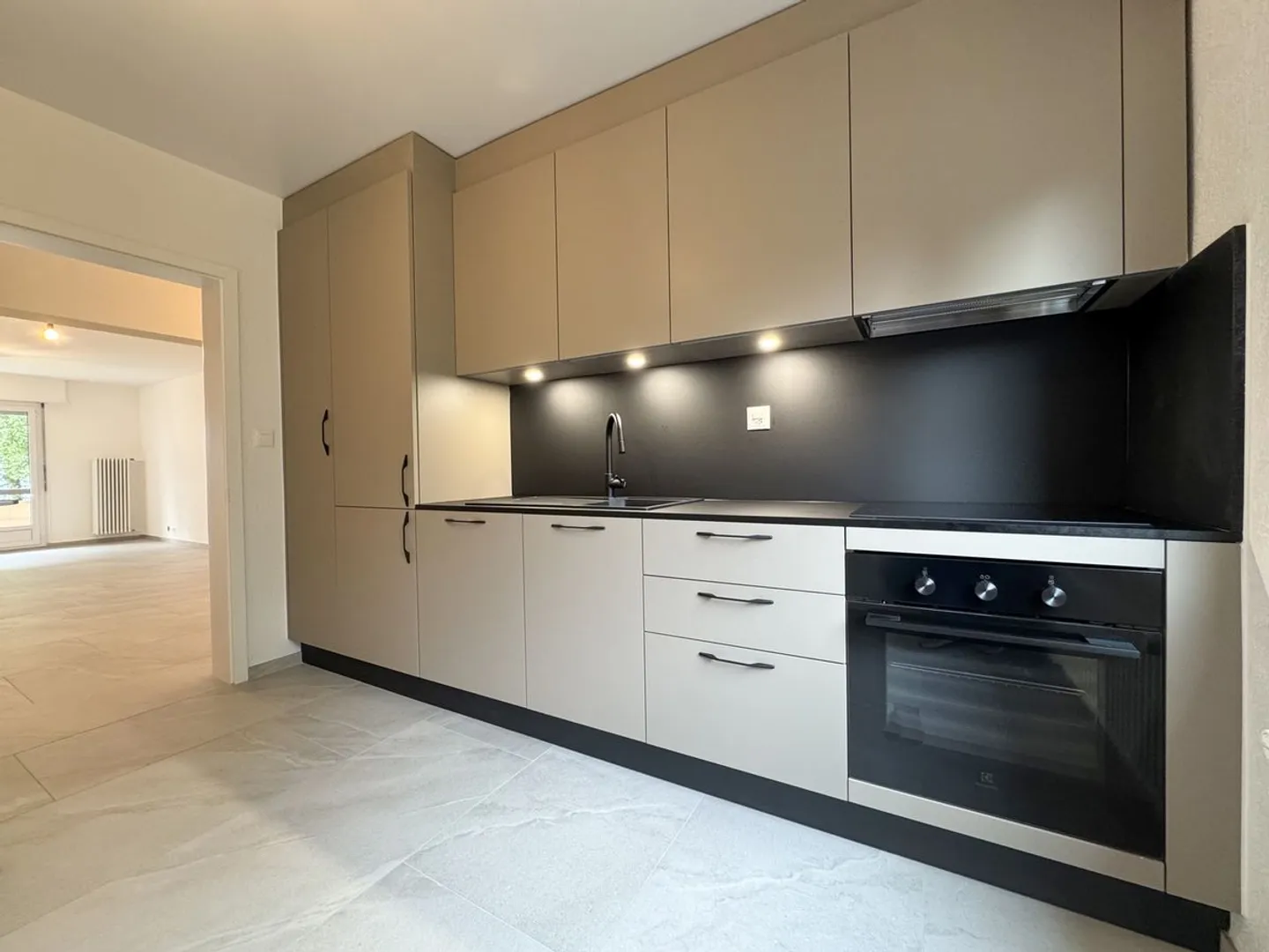 4.5-room apartment with balcony, renovated and rented. - Photo 3 of 13