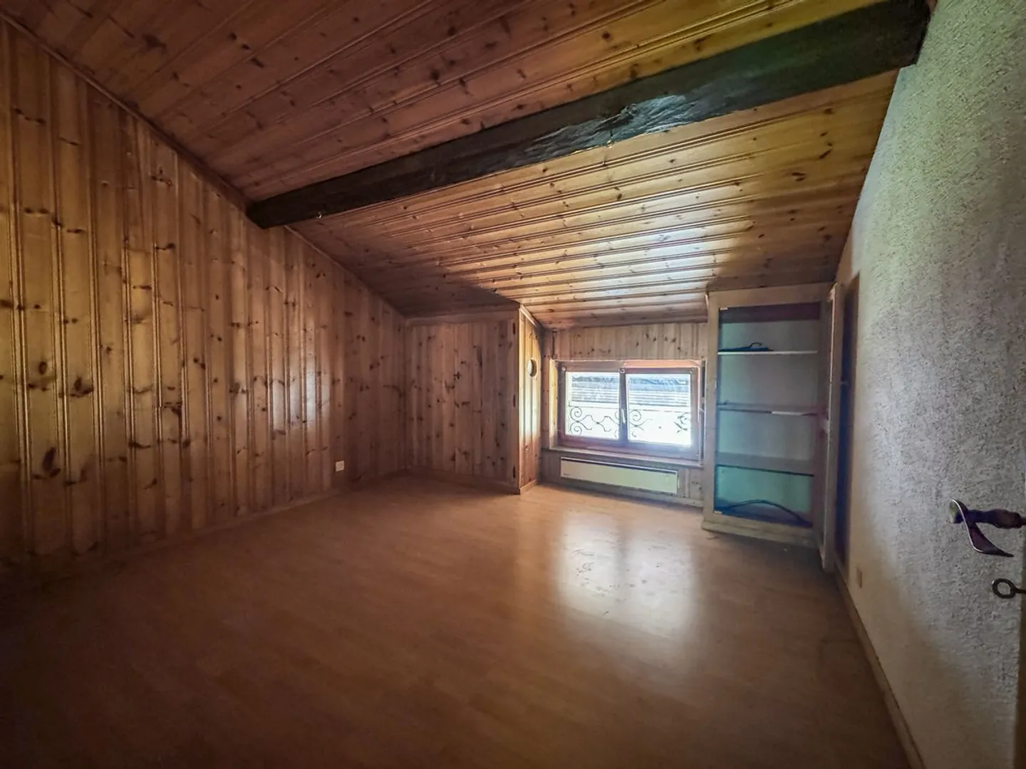 Maison villageoise de 4,5 pièces avec garage à rénover ! - Foto 4 von 12