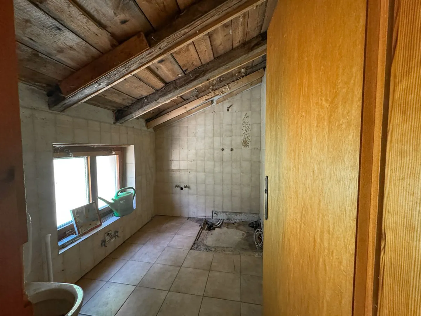Maison villageoise de 4,5 pièces avec garage à rénover ! - Foto 8 von 12
