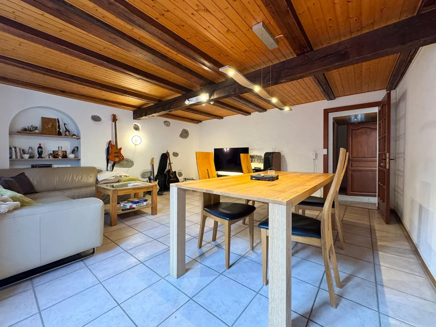 Proprietà con 2 appartamenti e un lotto edificabile con giardino - Foto 10 di 13