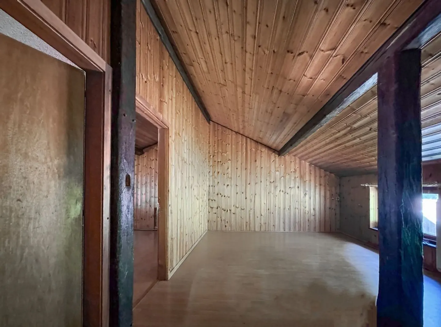 Maison villageoise de 4,5 pièces avec garage à rénover ! - Foto 7 von 12