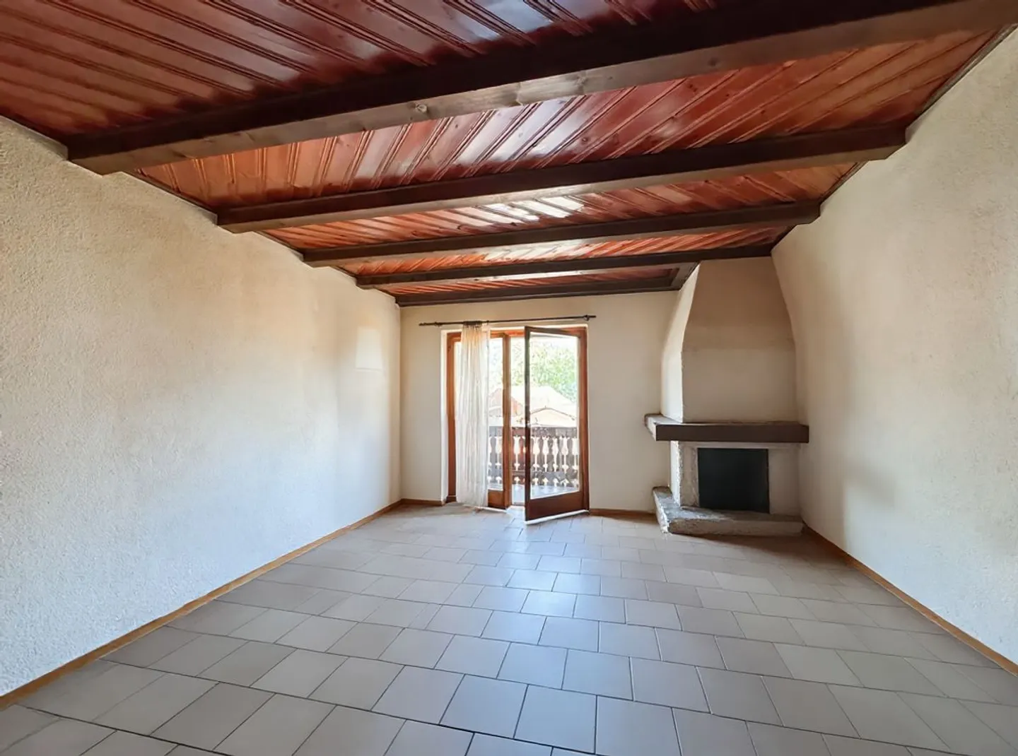 Maison villageoise de 4,5 pièces avec garage à rénover ! - Foto 3 von 12