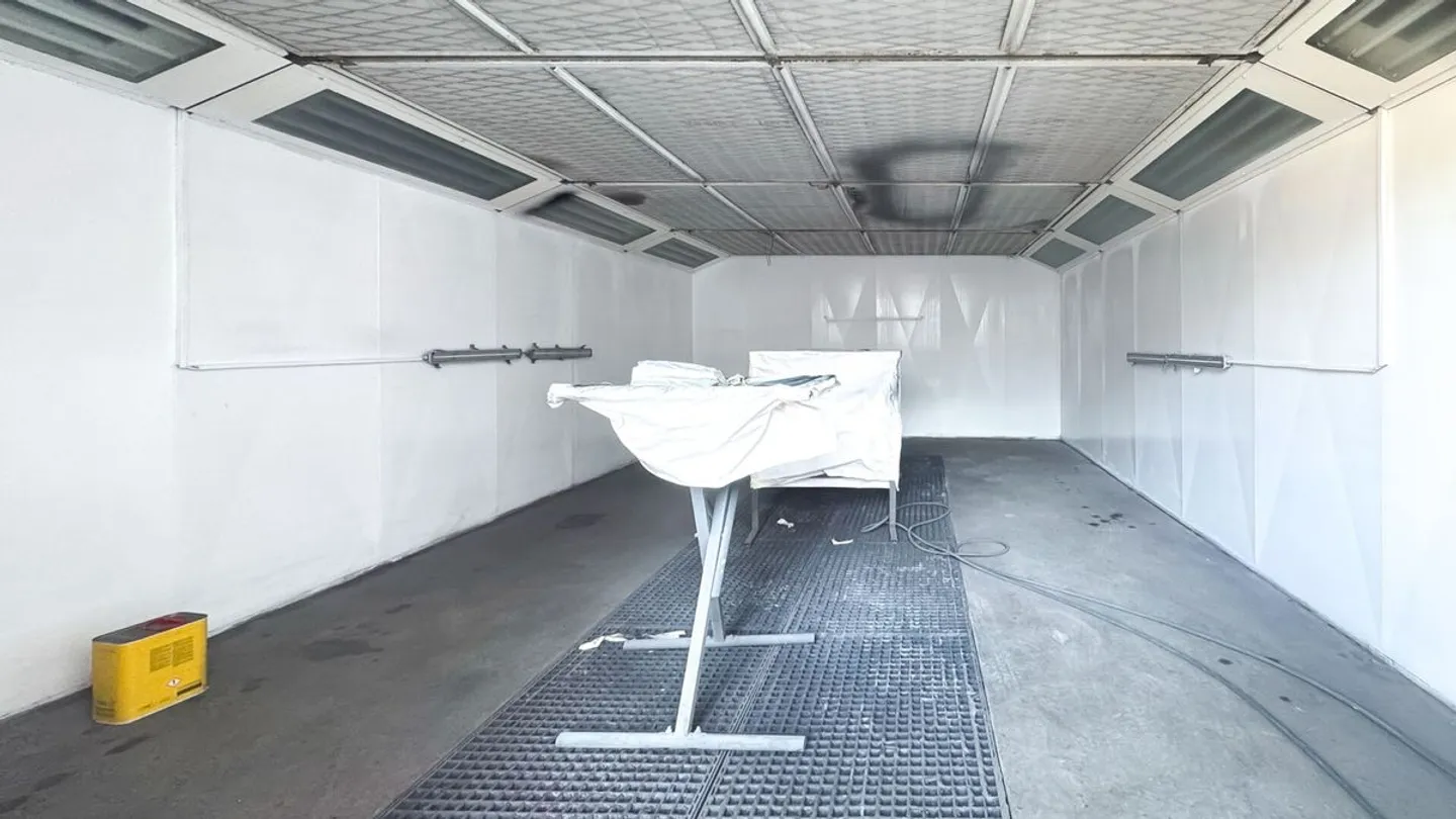 Halls artigianali, già affittate, e un appartamento di 5,5 stanze. - Foto 2 di 13