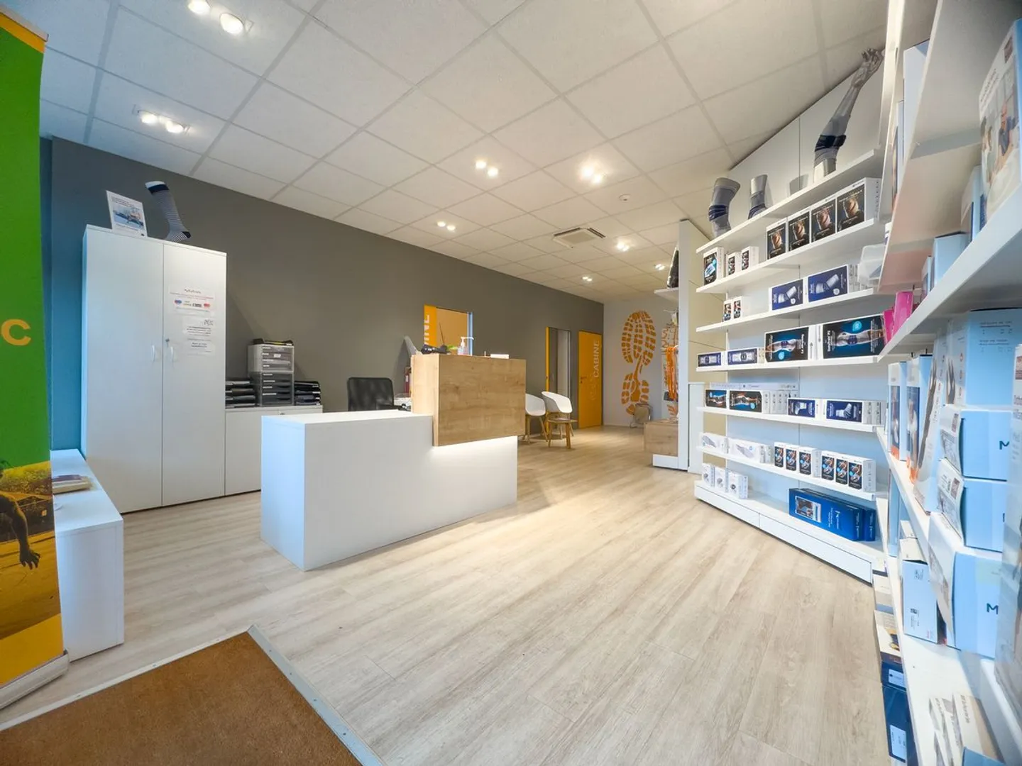 Spazio commerciale, già affittato, con un buon rendimento stabile del 4,5%. - Foto 2 di 10