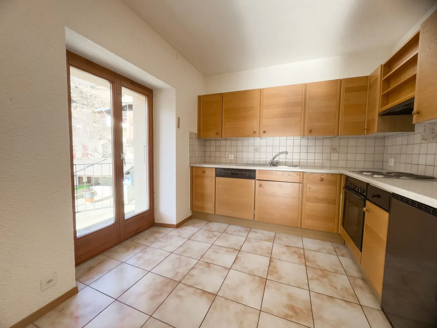 For rent, 3.5-room apartment with two balconies. - Photo 2 of 10