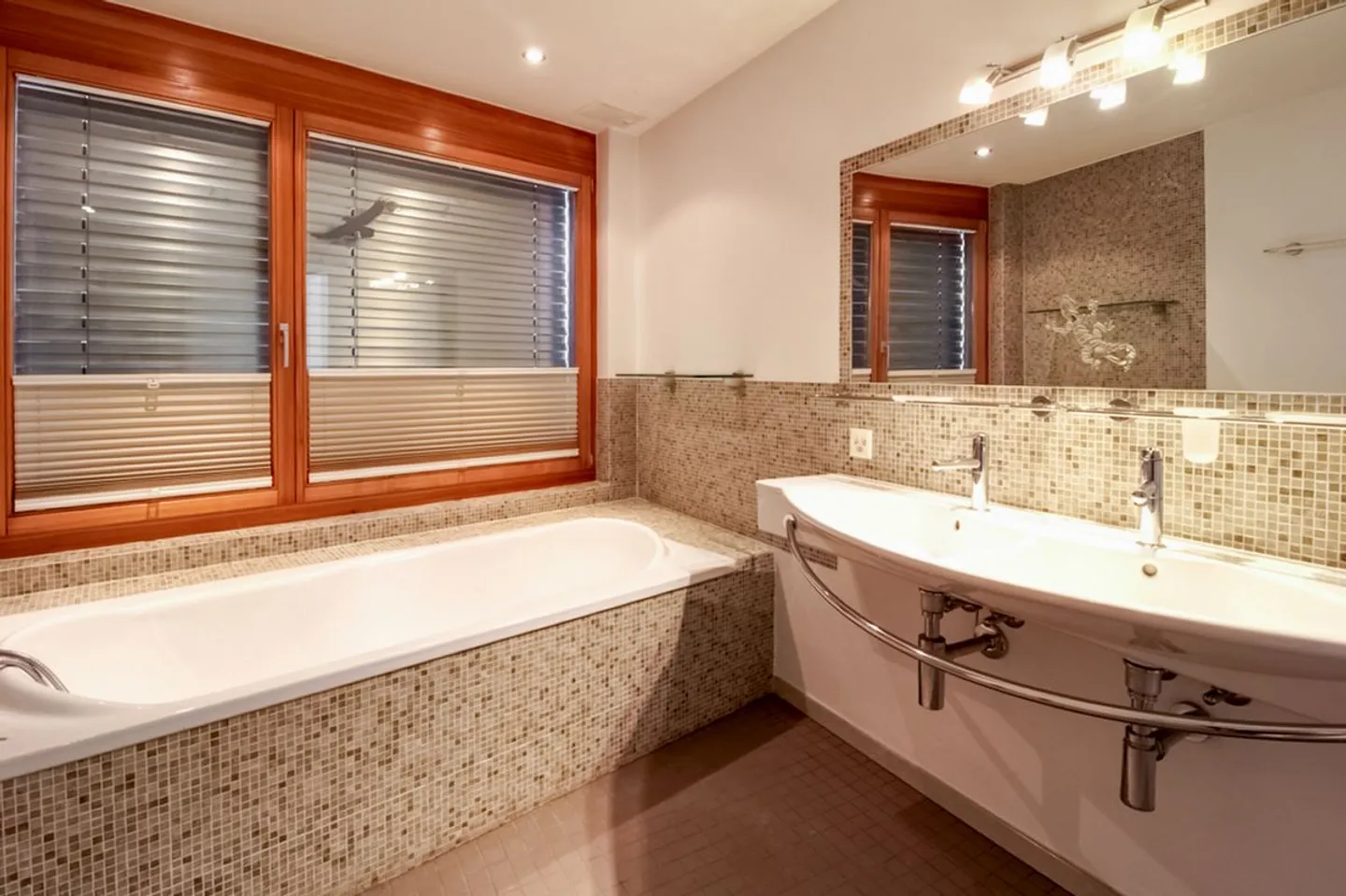 Villa di 7,5 stanze su un terreno di 2'312 m2. - Foto 12 di 13