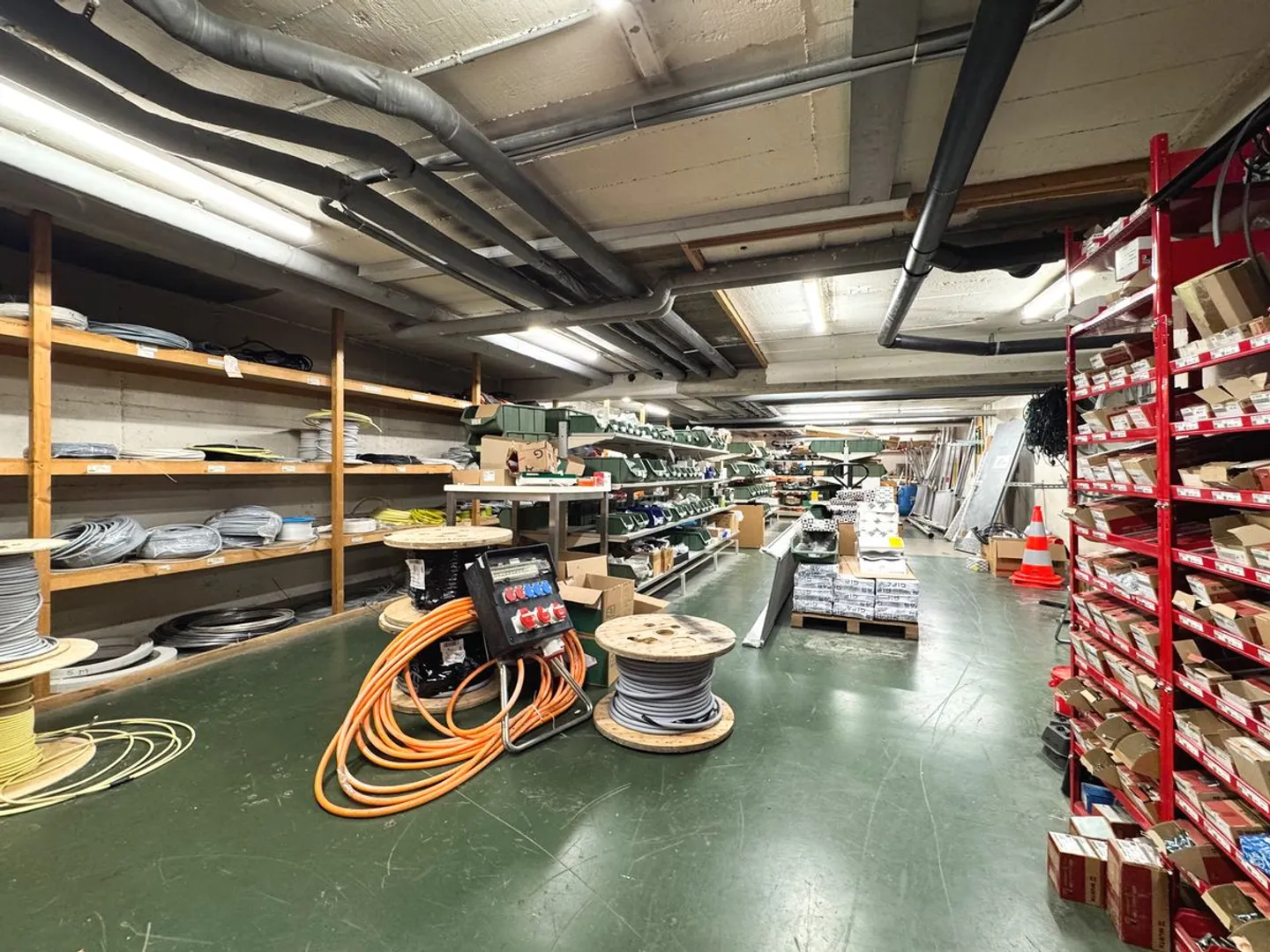 Bellissimi locali commerciali vicino al centro città. - Foto 10 di 12