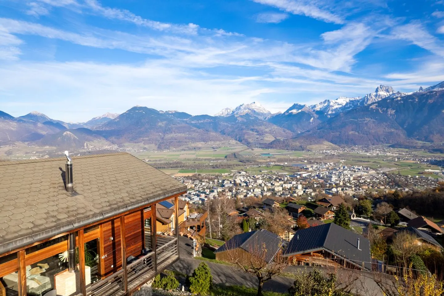 Chalet d'architecte de 4,5 pièces + studio et terrain constructible avec projet et permis de construire pour 2 villas jumelées. - Foto 13 von 13