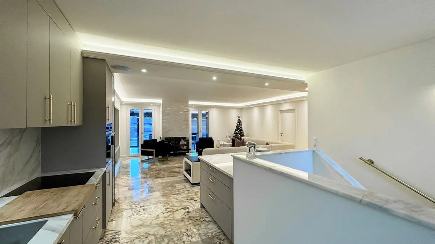 Affascinante casa a schiera di 6,5 stanze. - Foto 5 di 13