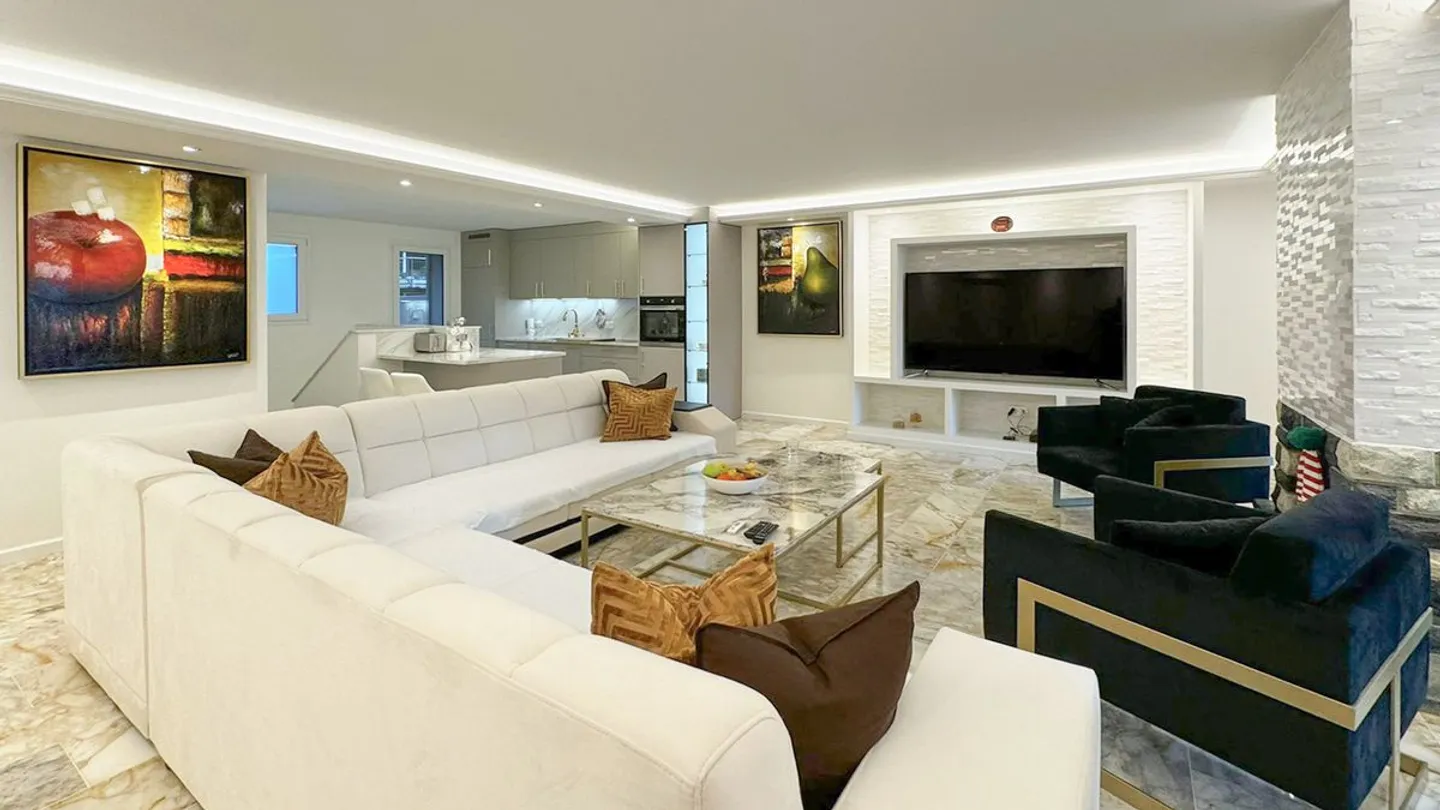 Affascinante casa a schiera di 6,5 stanze. - Foto 4 di 13