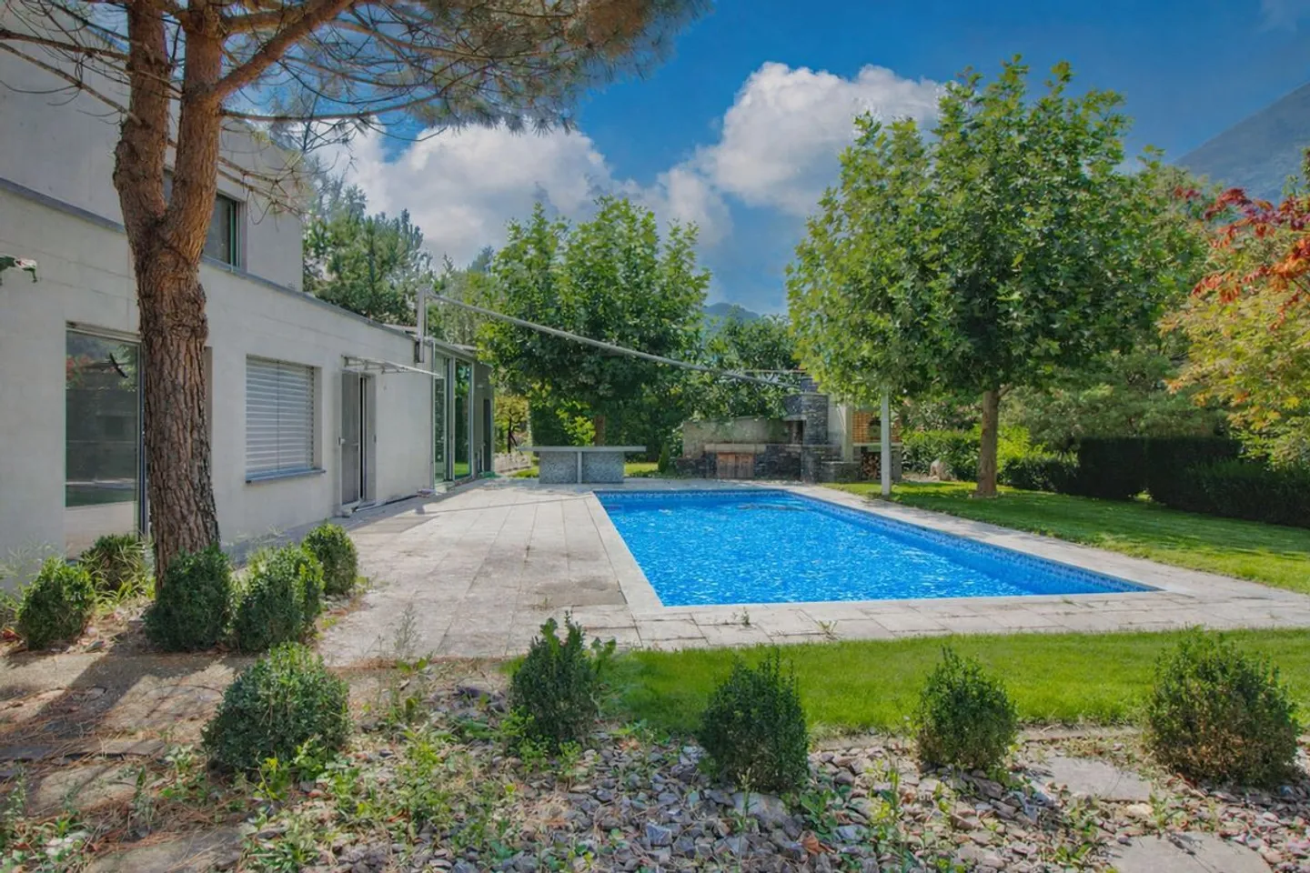 Villa di 7,5 stanze su un terreno di 2'312 m2. - Foto 2 di 13