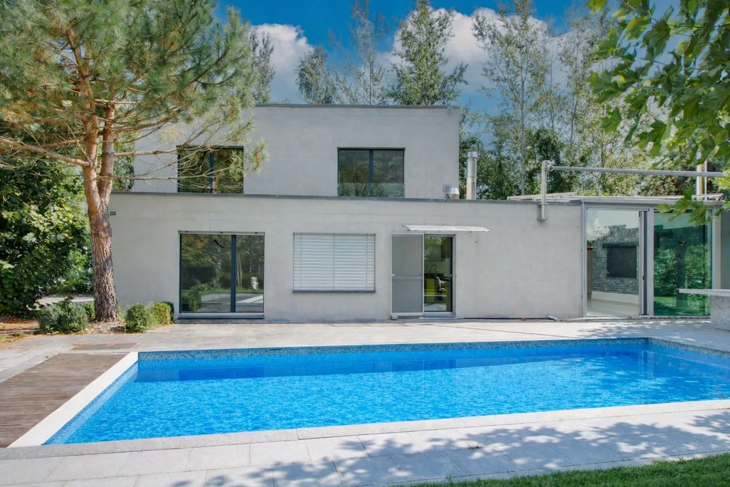 Villa di 7,5 stanze su un terreno di 2'312 m2. - Foto 1 di 13