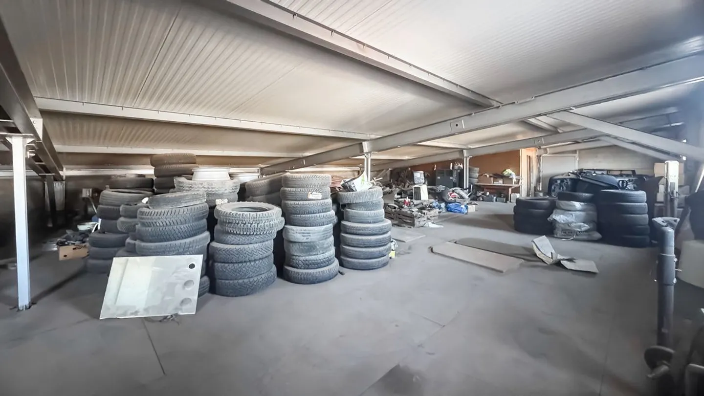 Tre officine artigianali, già affittate con un rendimento netto del 5,9%. - Foto 3 di 10