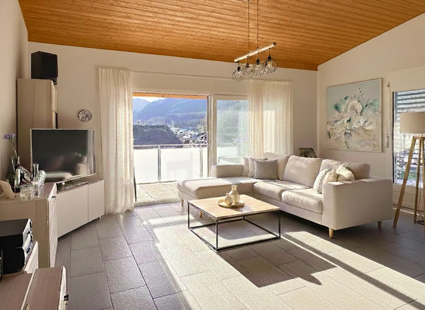 Appartement en attique de 4,5 pièces avec grand balcon. - Foto 3 von 10