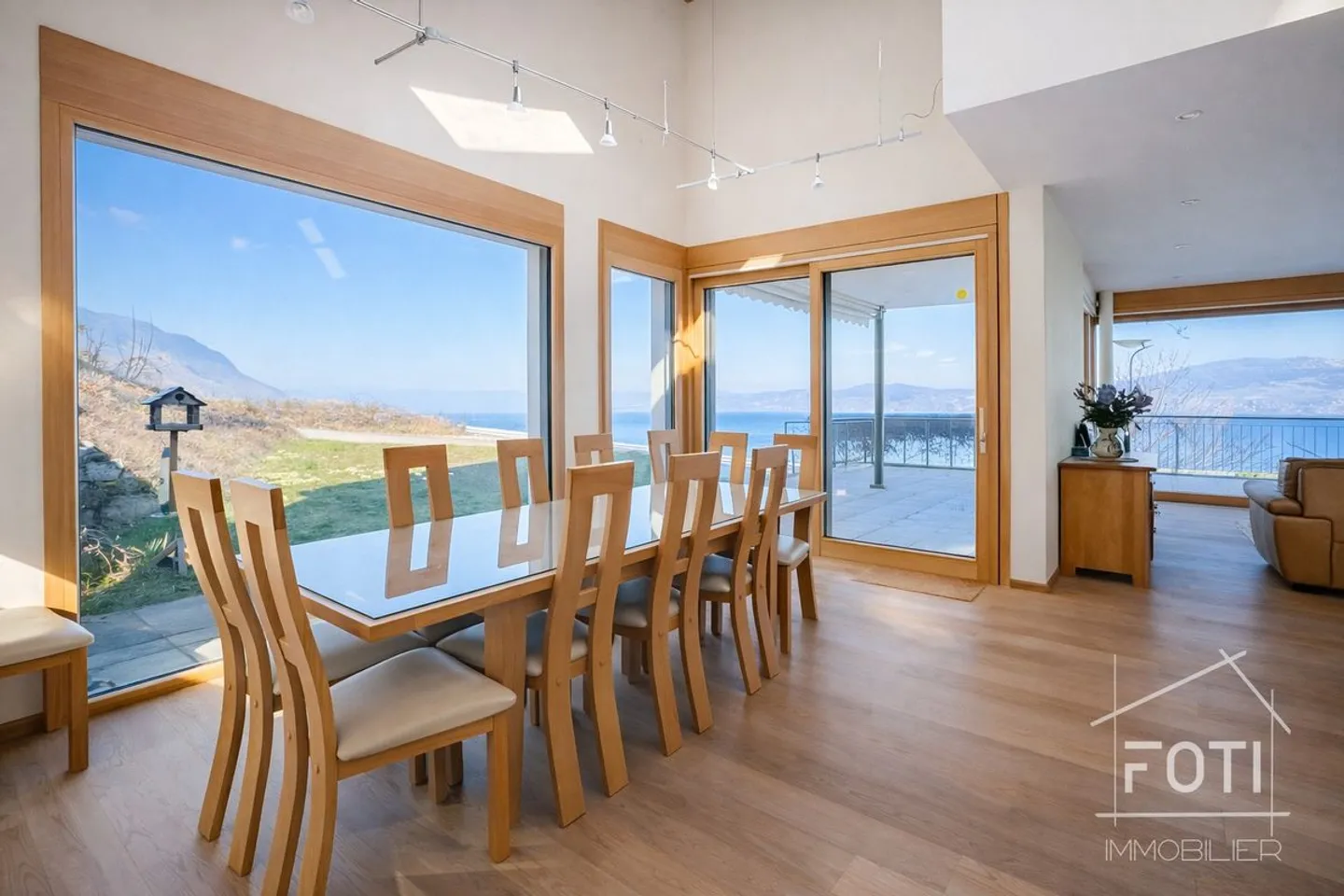 Architect-designed villa with stunning views of Lake Geneva - Photo 12 of 13