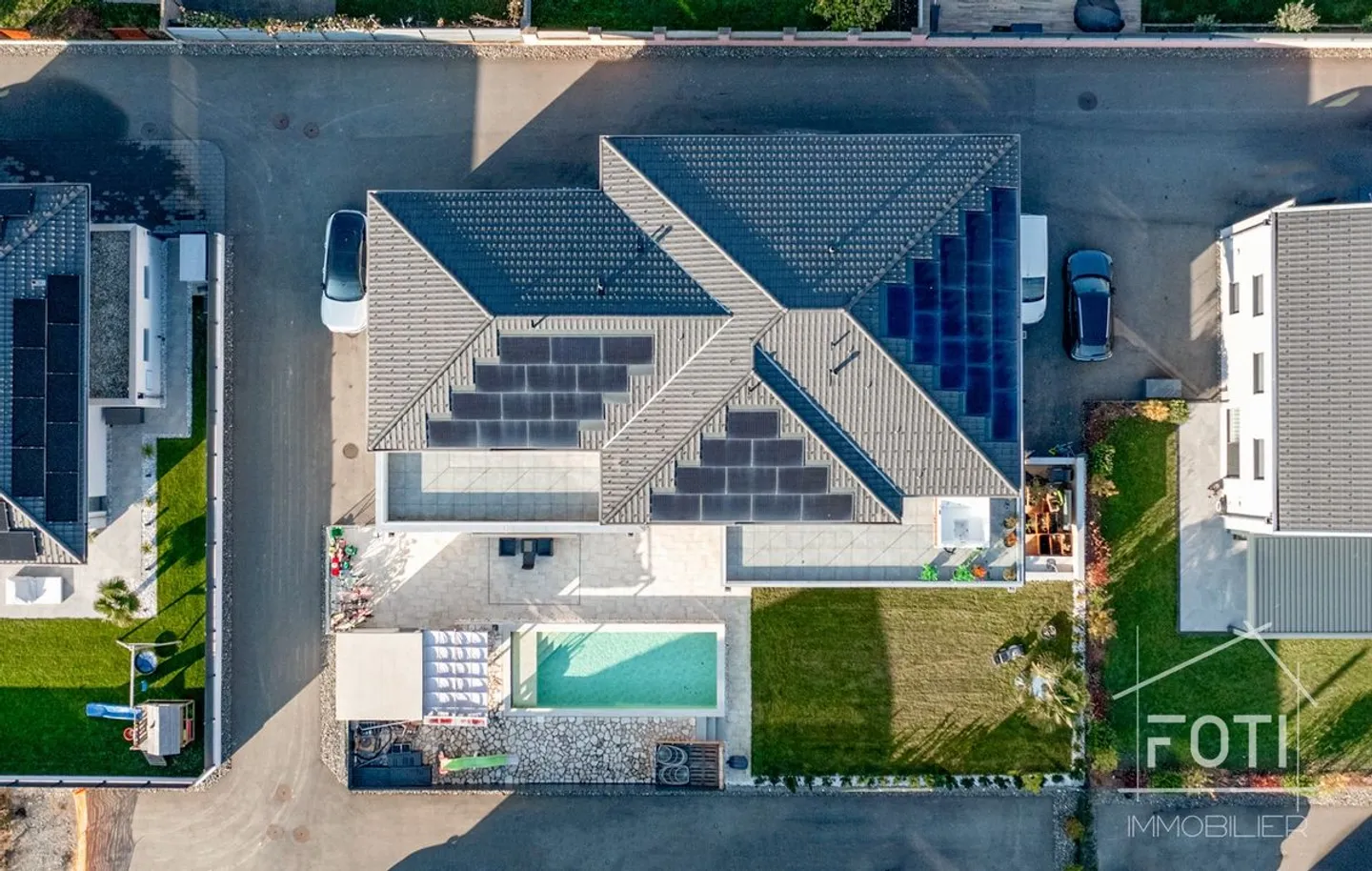 Set aus 2 Villen mit Pool! - Foto 1 von 13