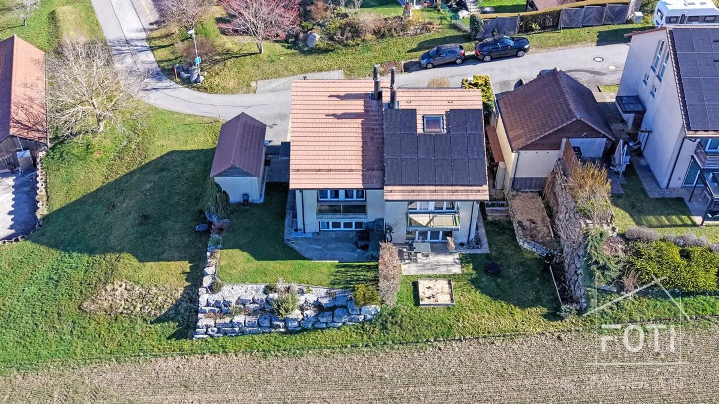 Maison jumelée de 6,5 pièces, avec belle vue panoramique. - Foto 1 von 13