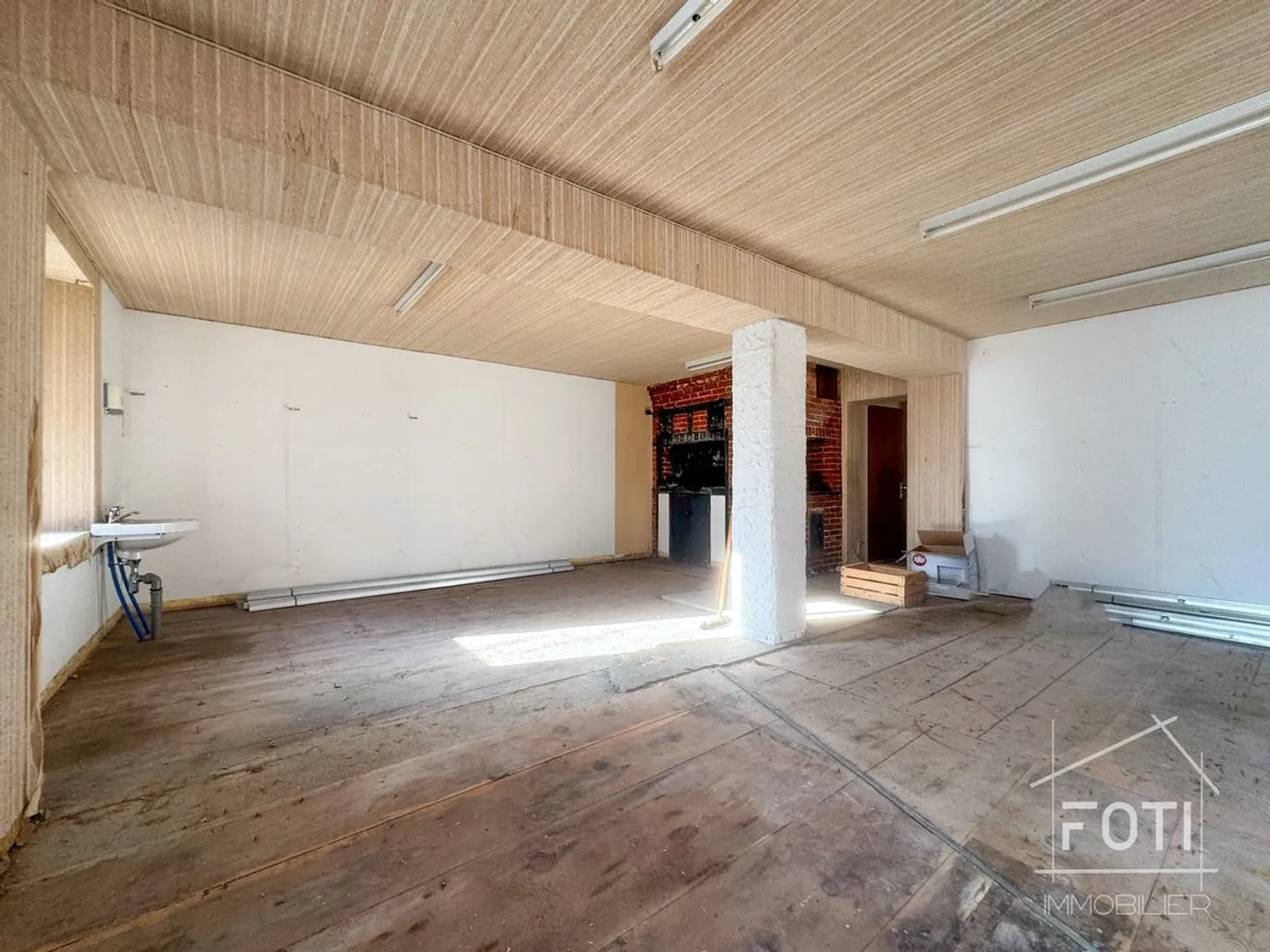 Building to renovate according to your tastes and needs. - Photo 4 of 13