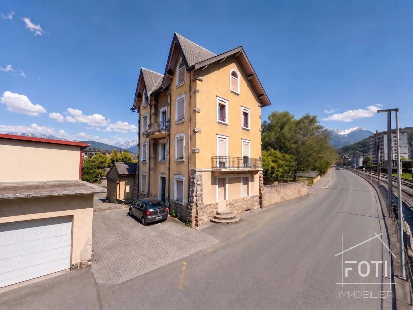 4-unit income property (4.61% net yield). - Photo 1 of 13