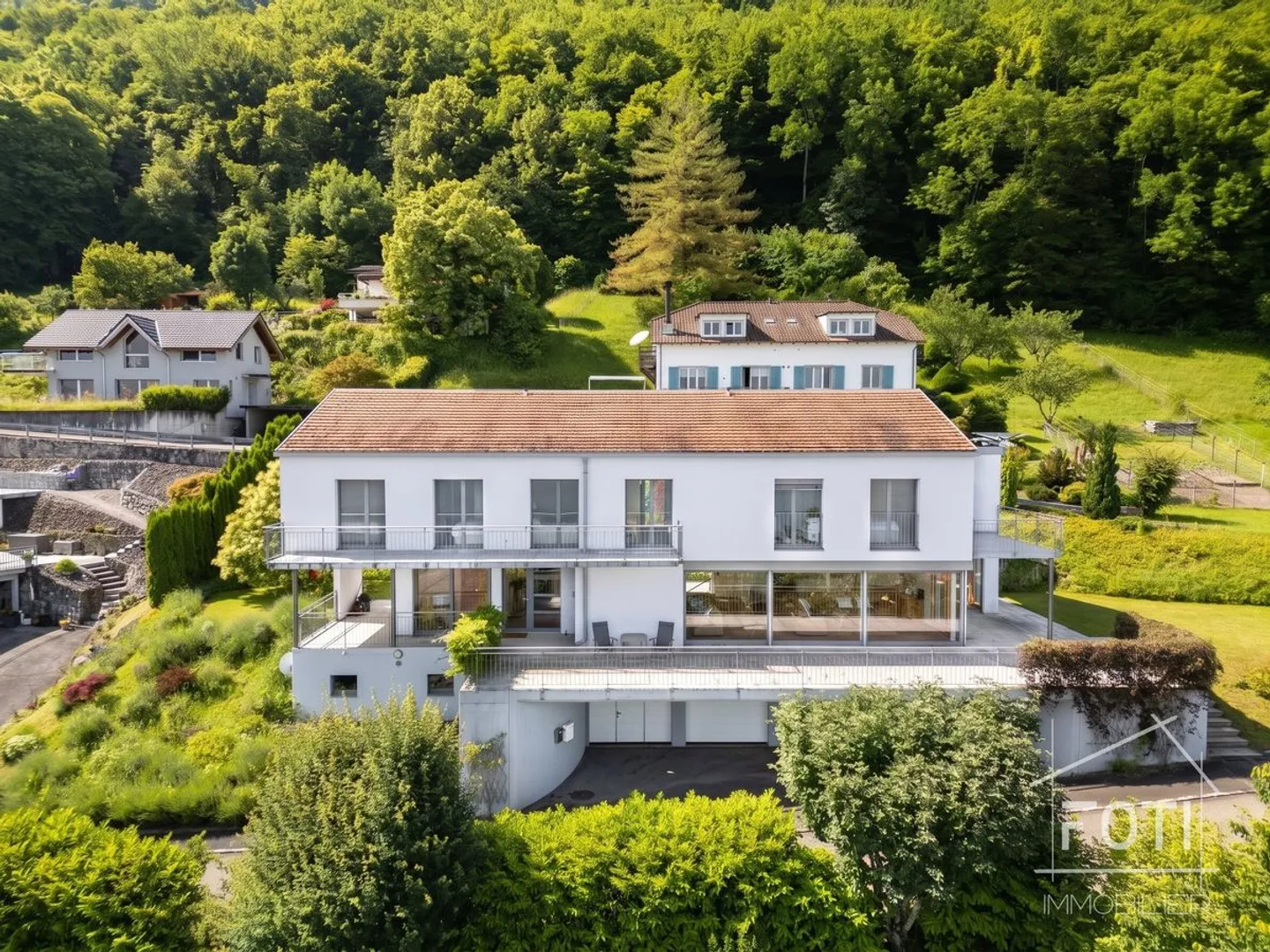 Architect-designed villa with stunning views of Lake Geneva - Photo 3 of 13